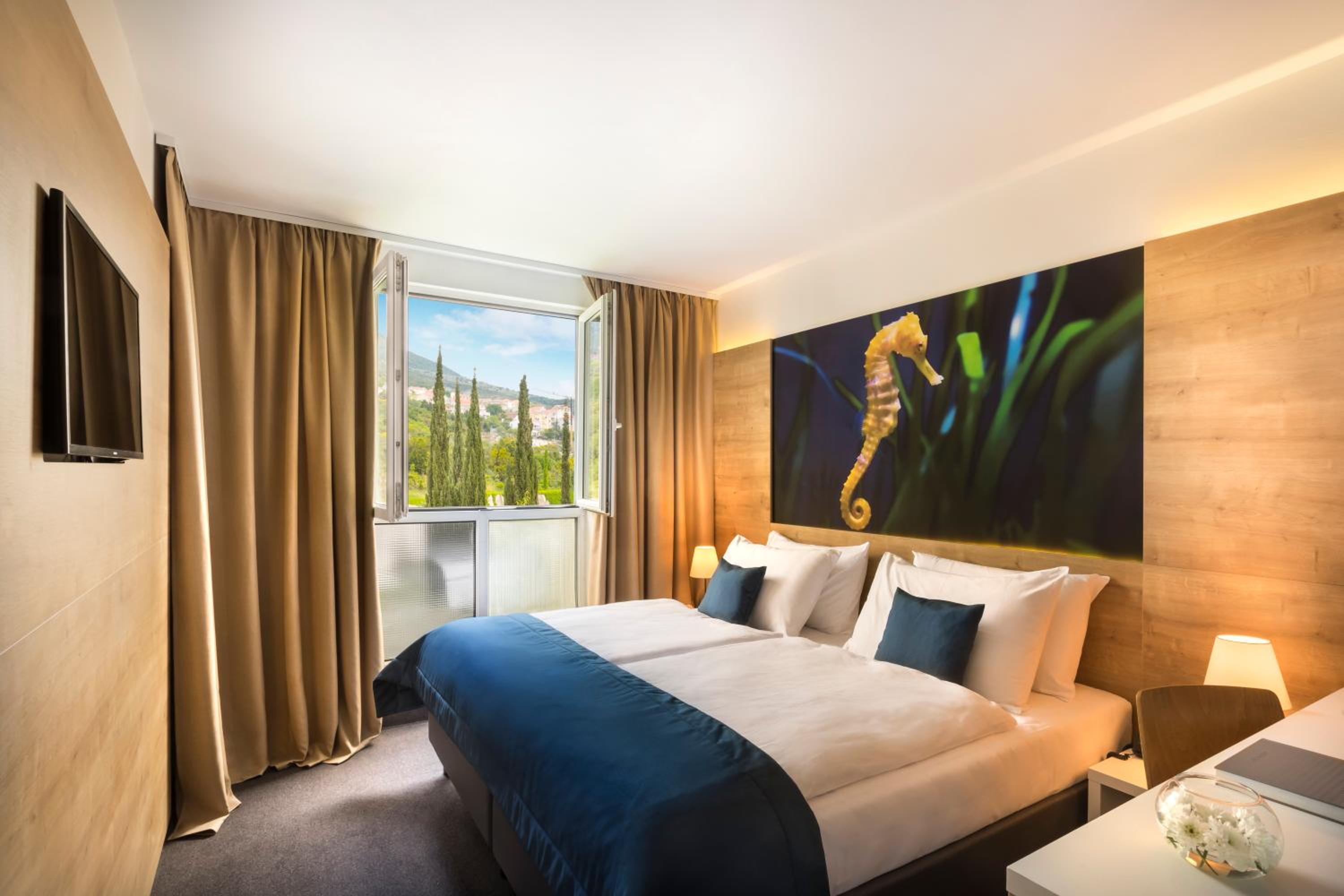 Double Room with Street View