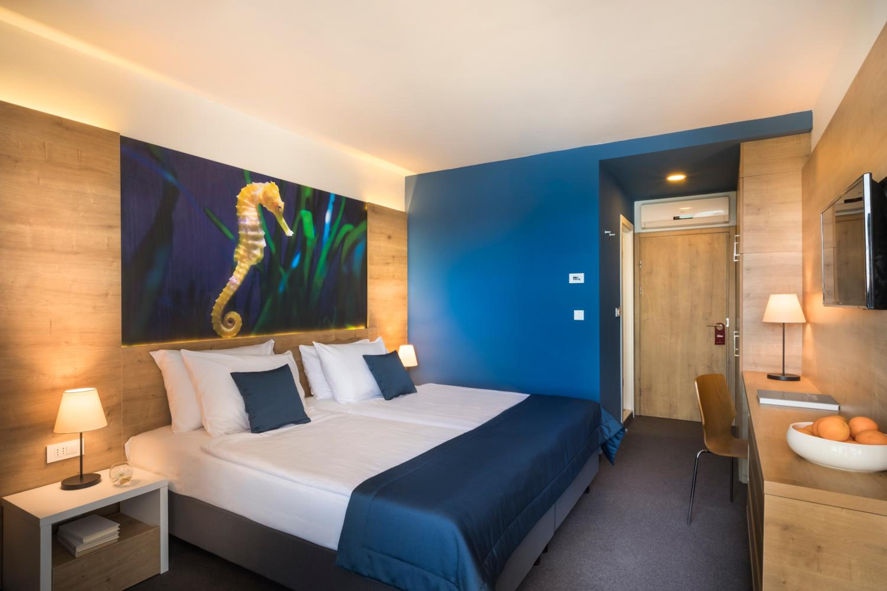 Double Room with Sea View and Balcony - Photo 3