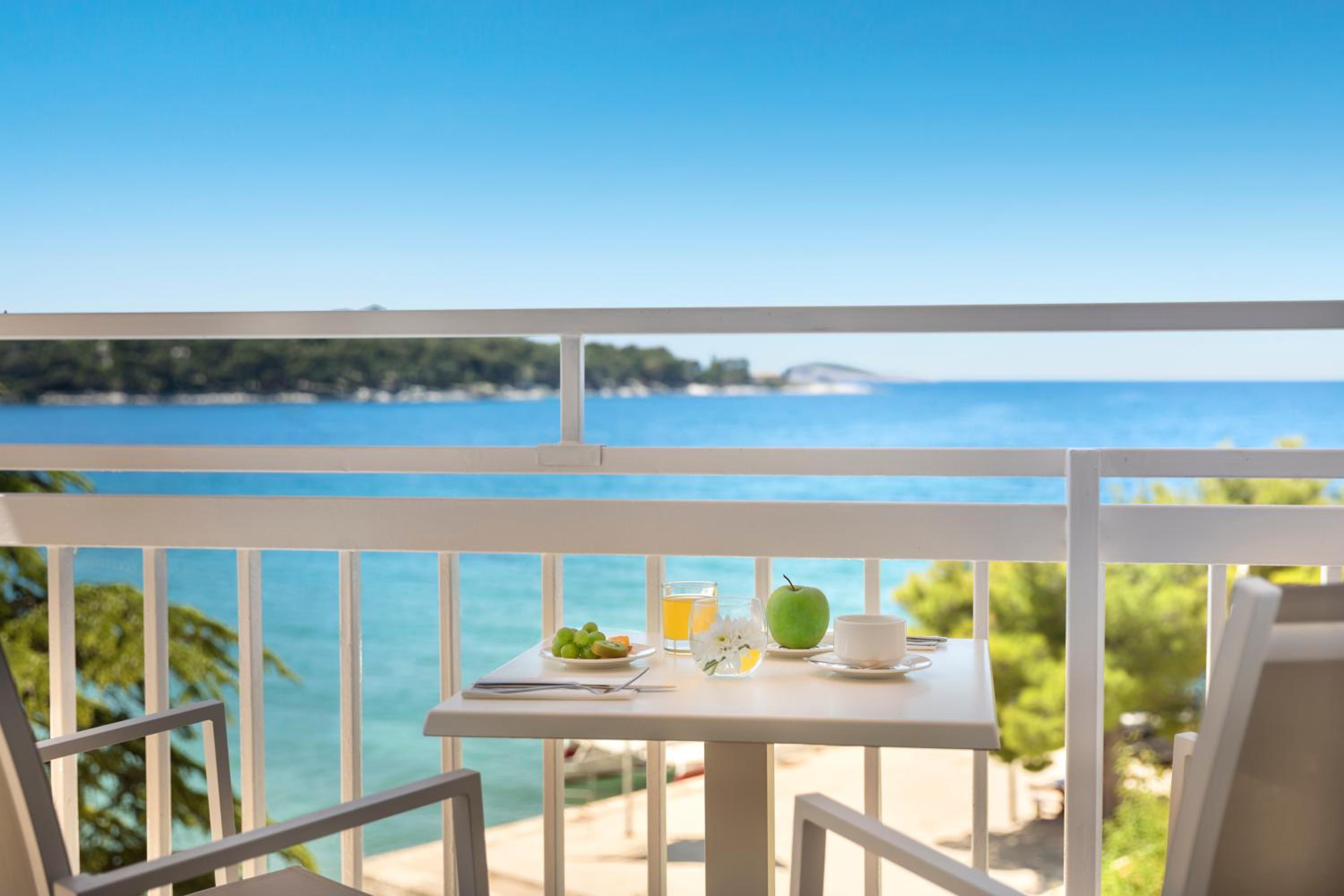 Double Room with Sea View and Balcony - Photo 5