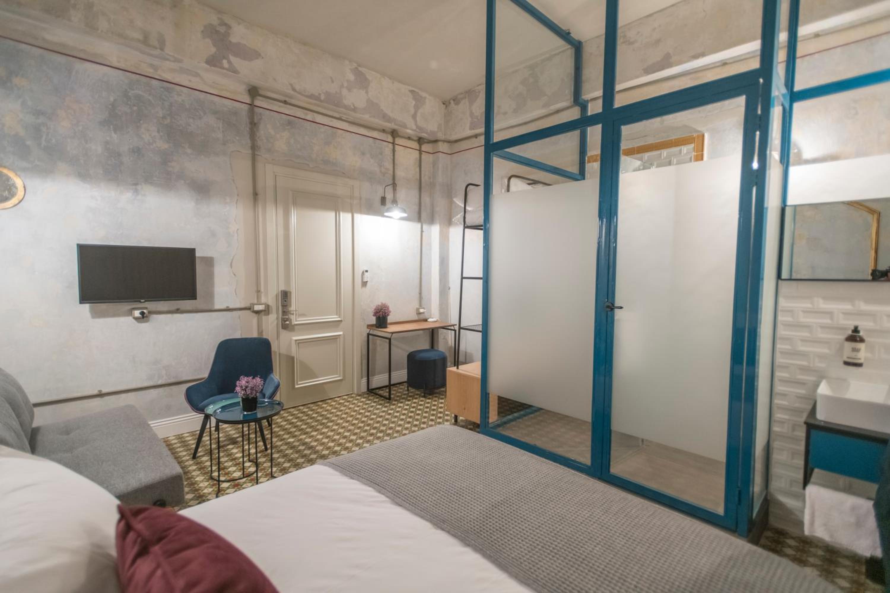Deluxe Room - Photo 6
