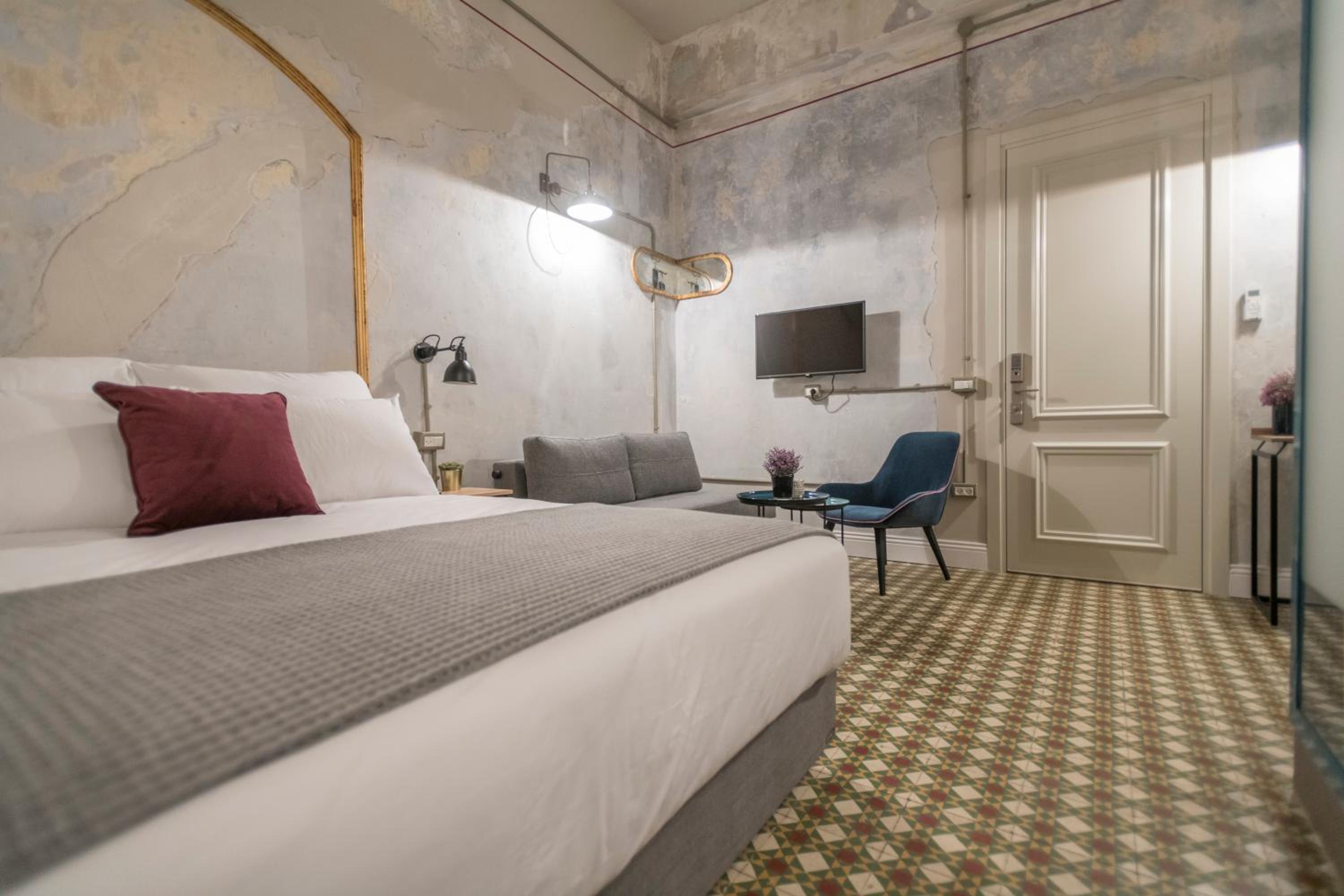 Deluxe Room - Photo 18