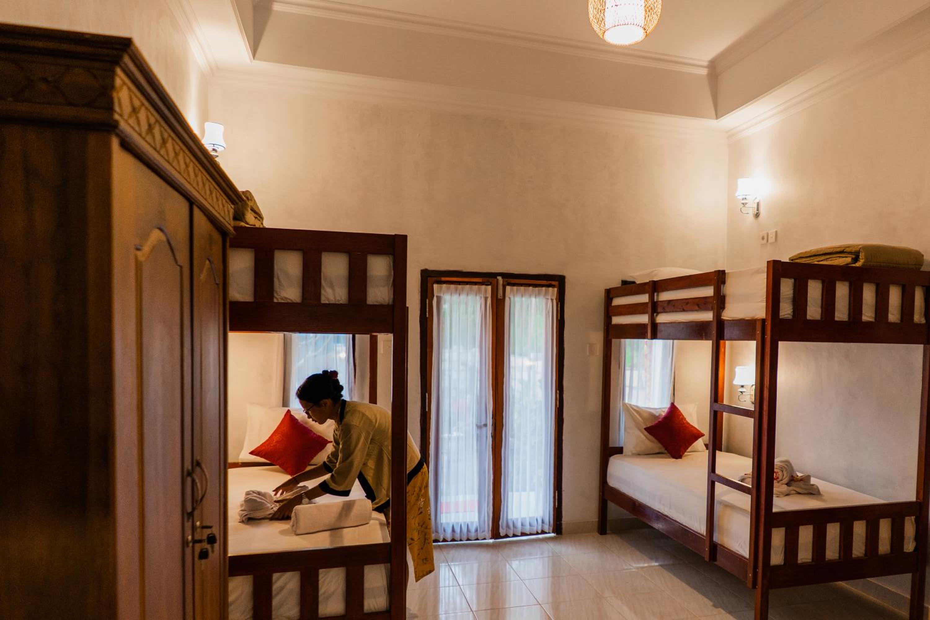 Bed in 5-Bed Dormitory Room photo 2
