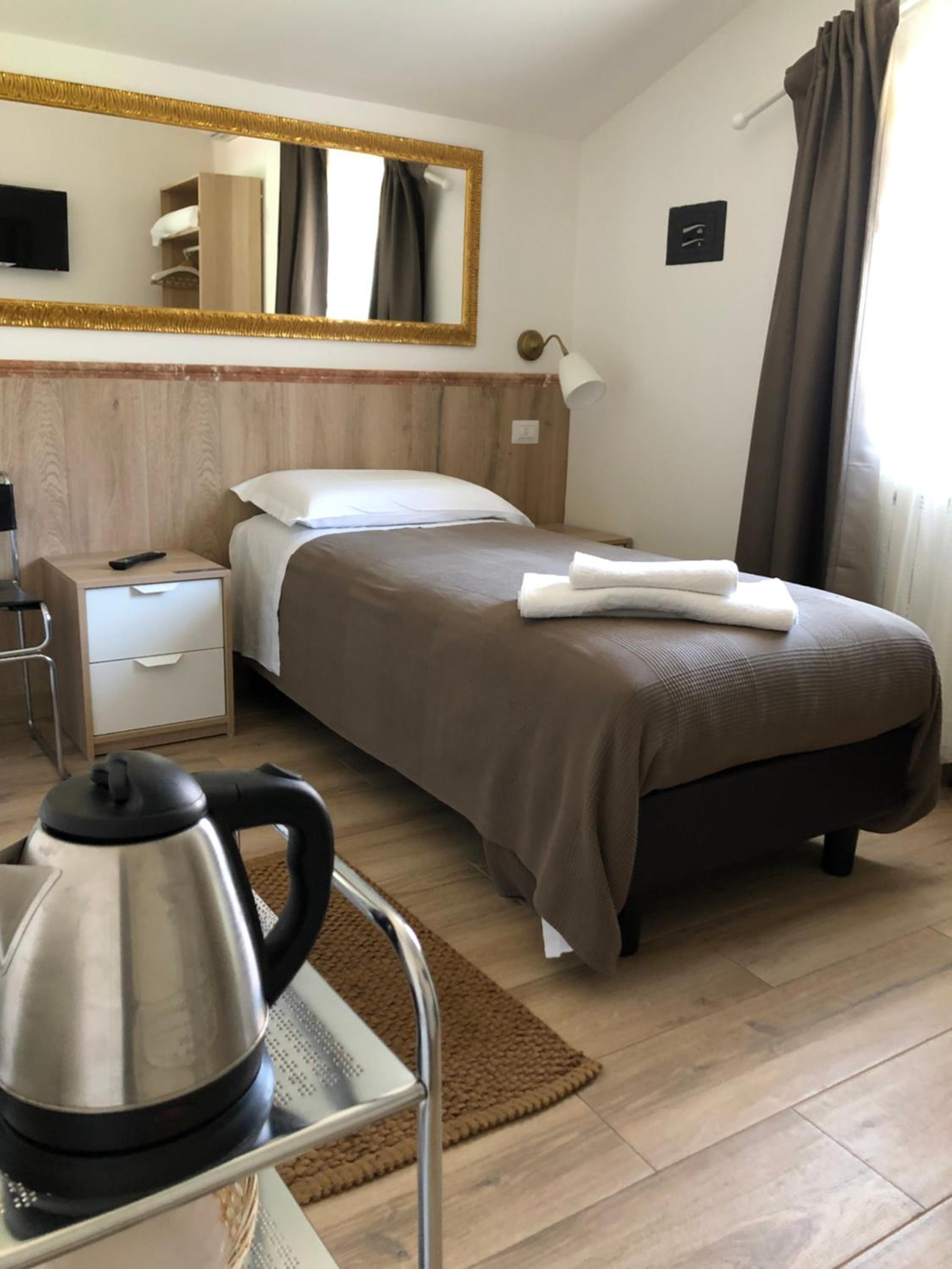 Single Room photo 2