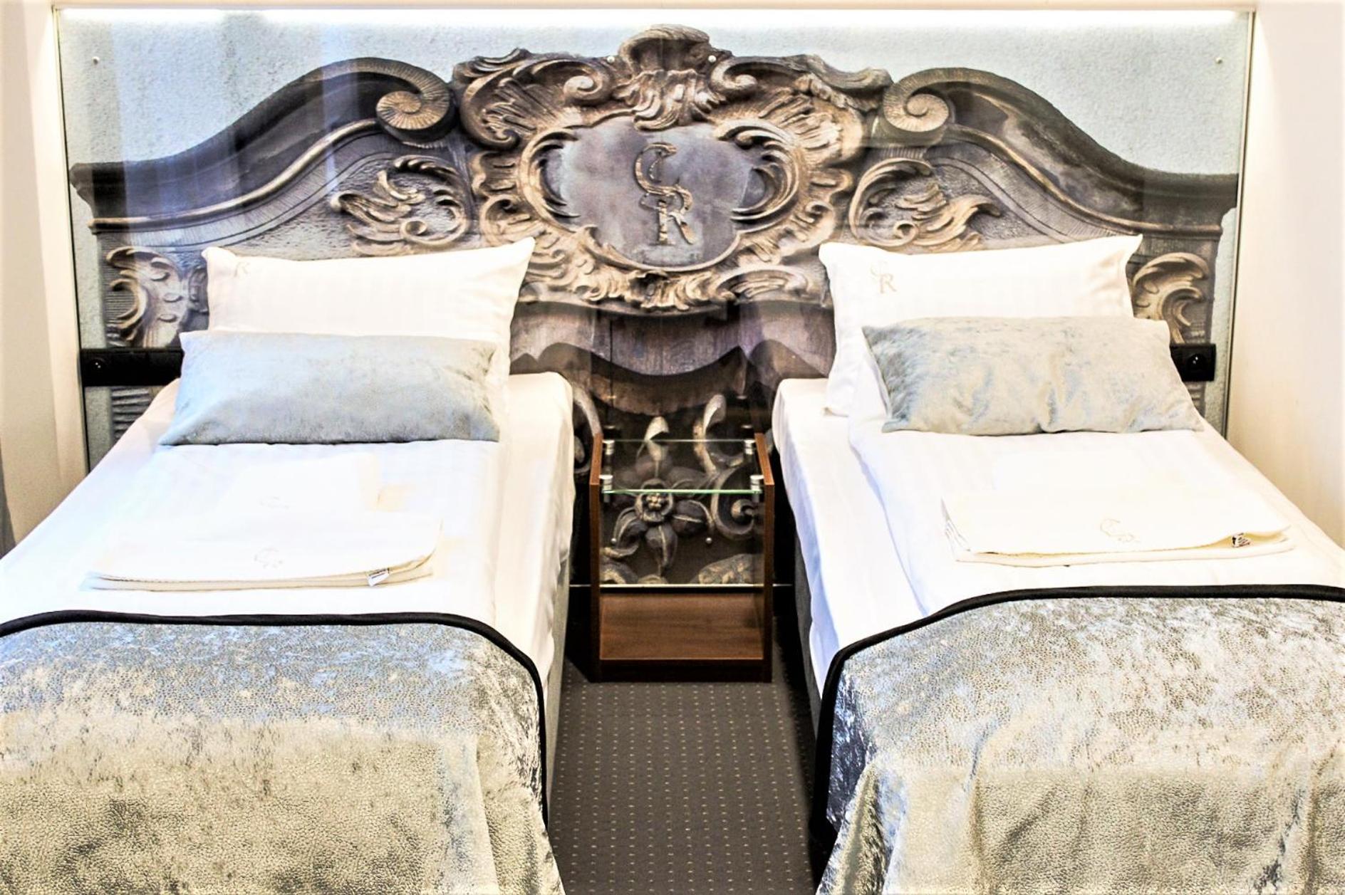 Deluxe Double Room with Two Single Beds photo 2