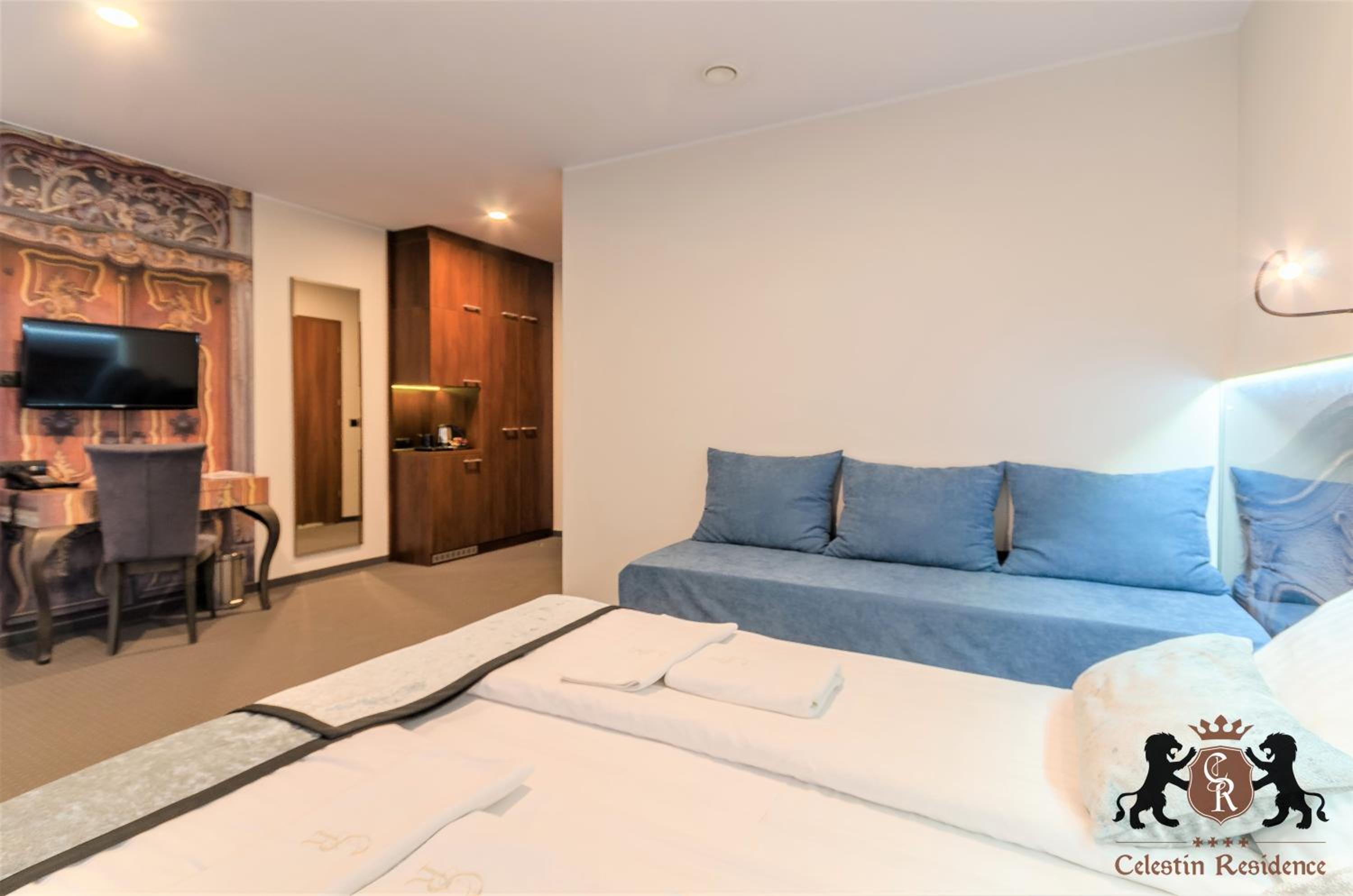 Deluxe Double Room with Two Single Beds photo 3