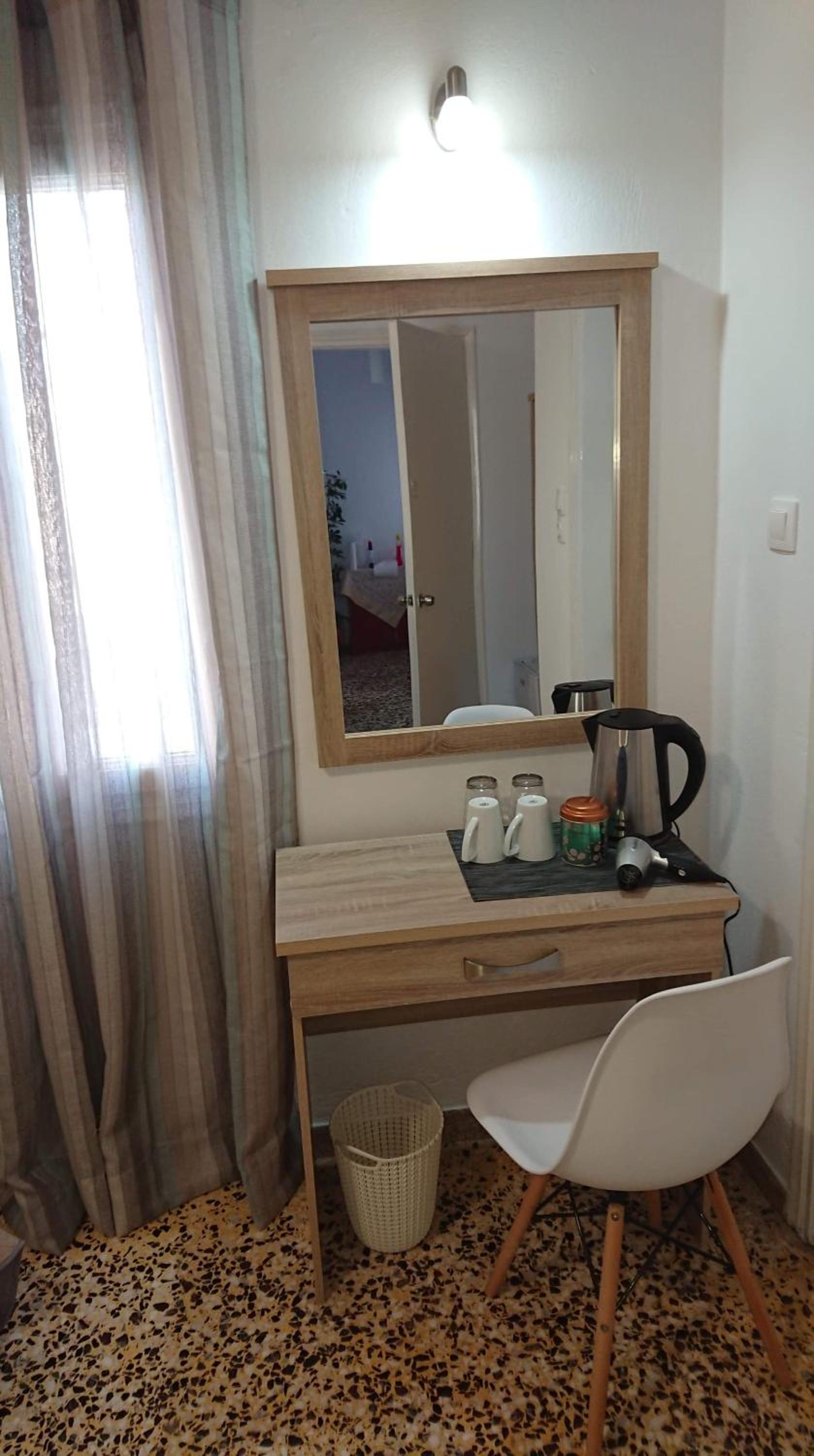 Double or Twin Room - Photo 4