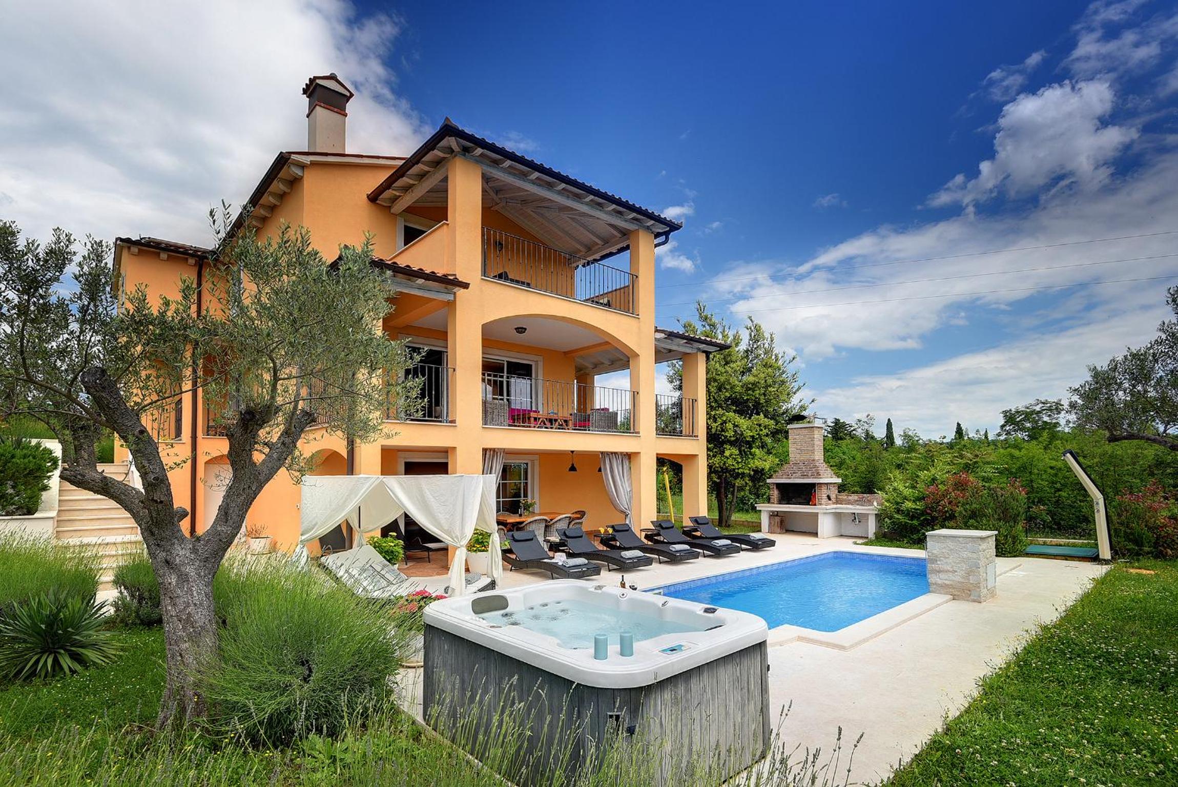 Four-Bedroom Vacation Home photo 2