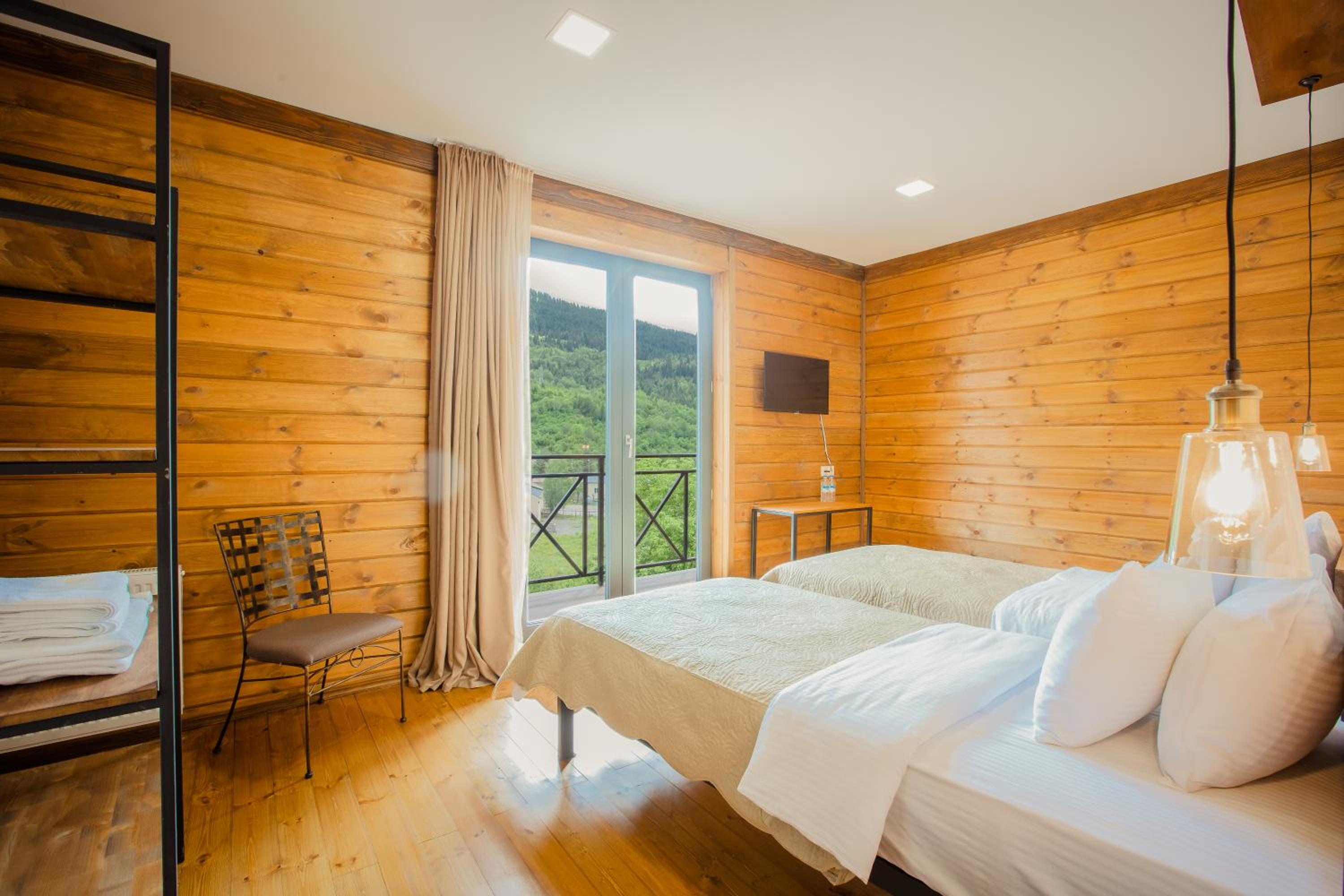 Family Suite with Balcony - Photo 2