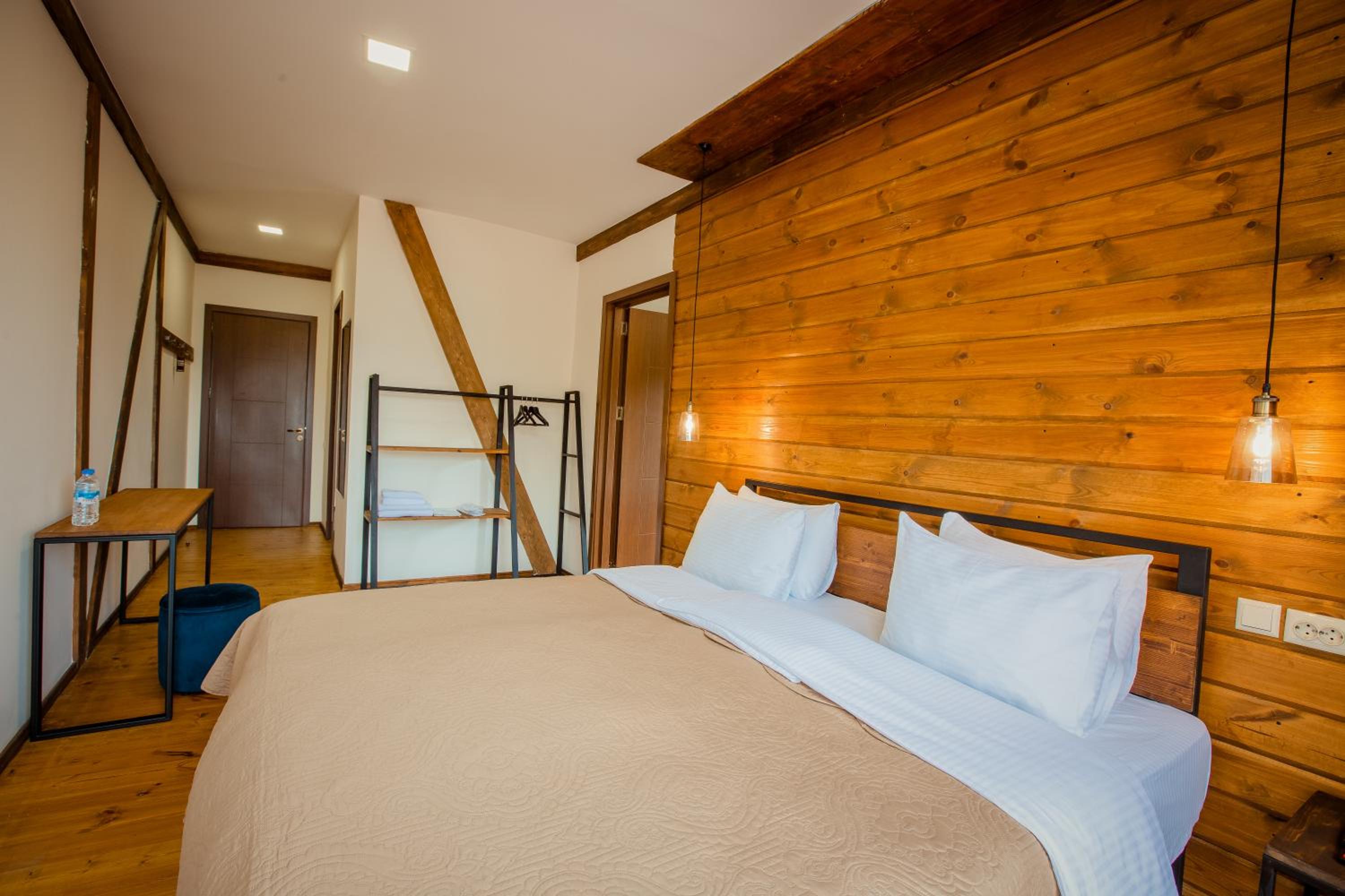 Family Suite with Balcony - Photo 4