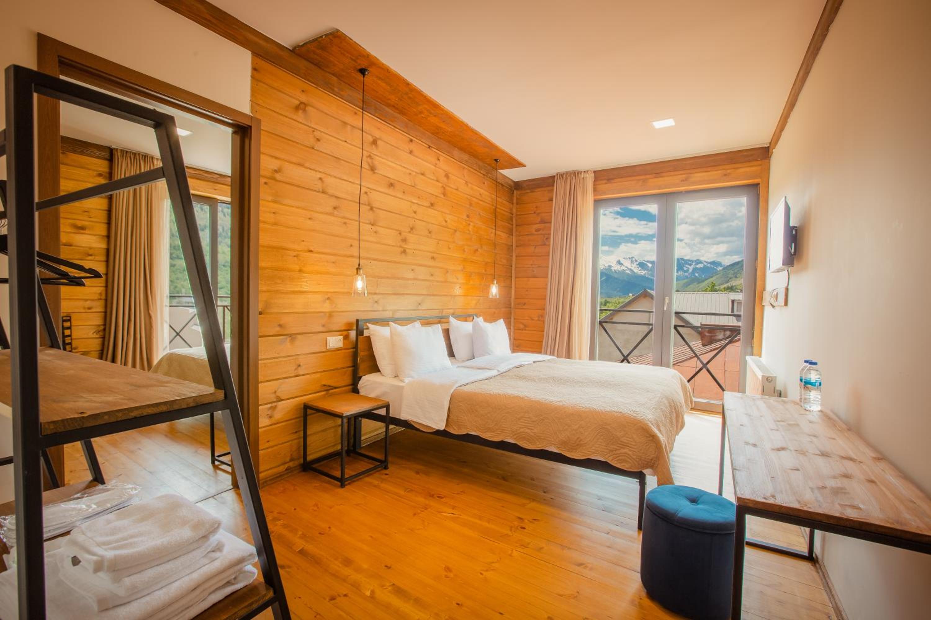 Family Suite with Balcony - Photo 3