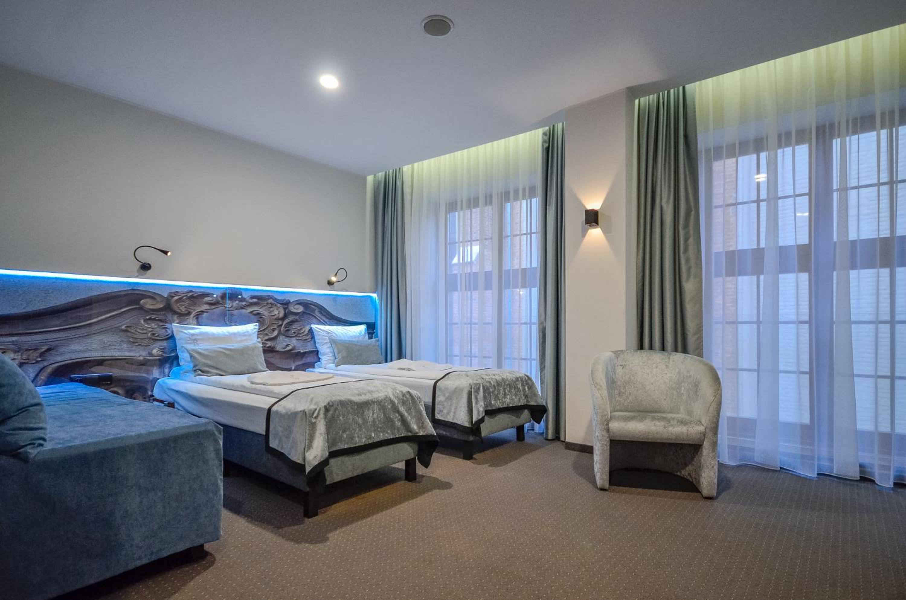 Deluxe Double Room with Two Single Beds photo 1