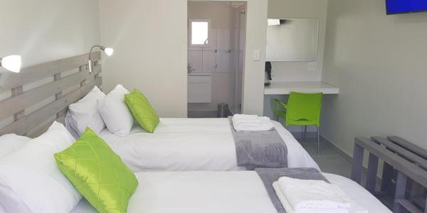 Executive Twin Room - Photo 4