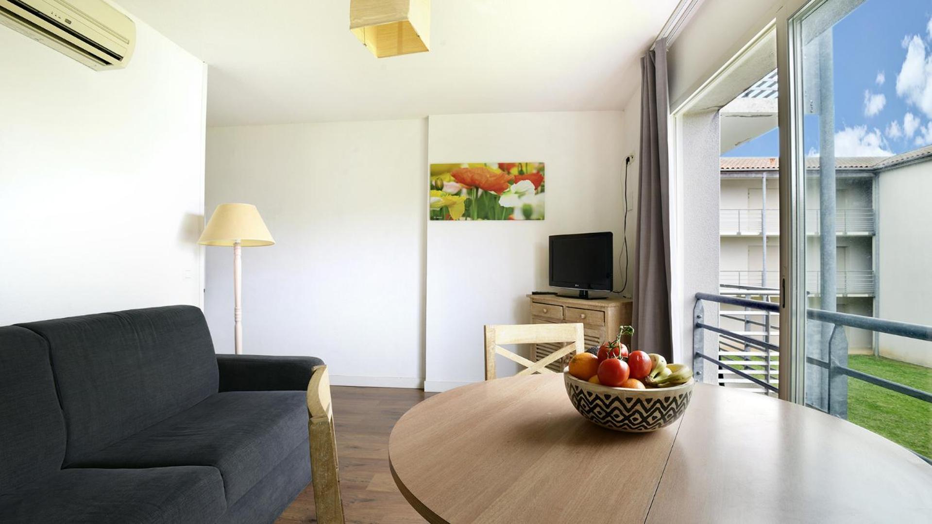 One-Bedroom Apartment (4 Adults)  - Photo 1