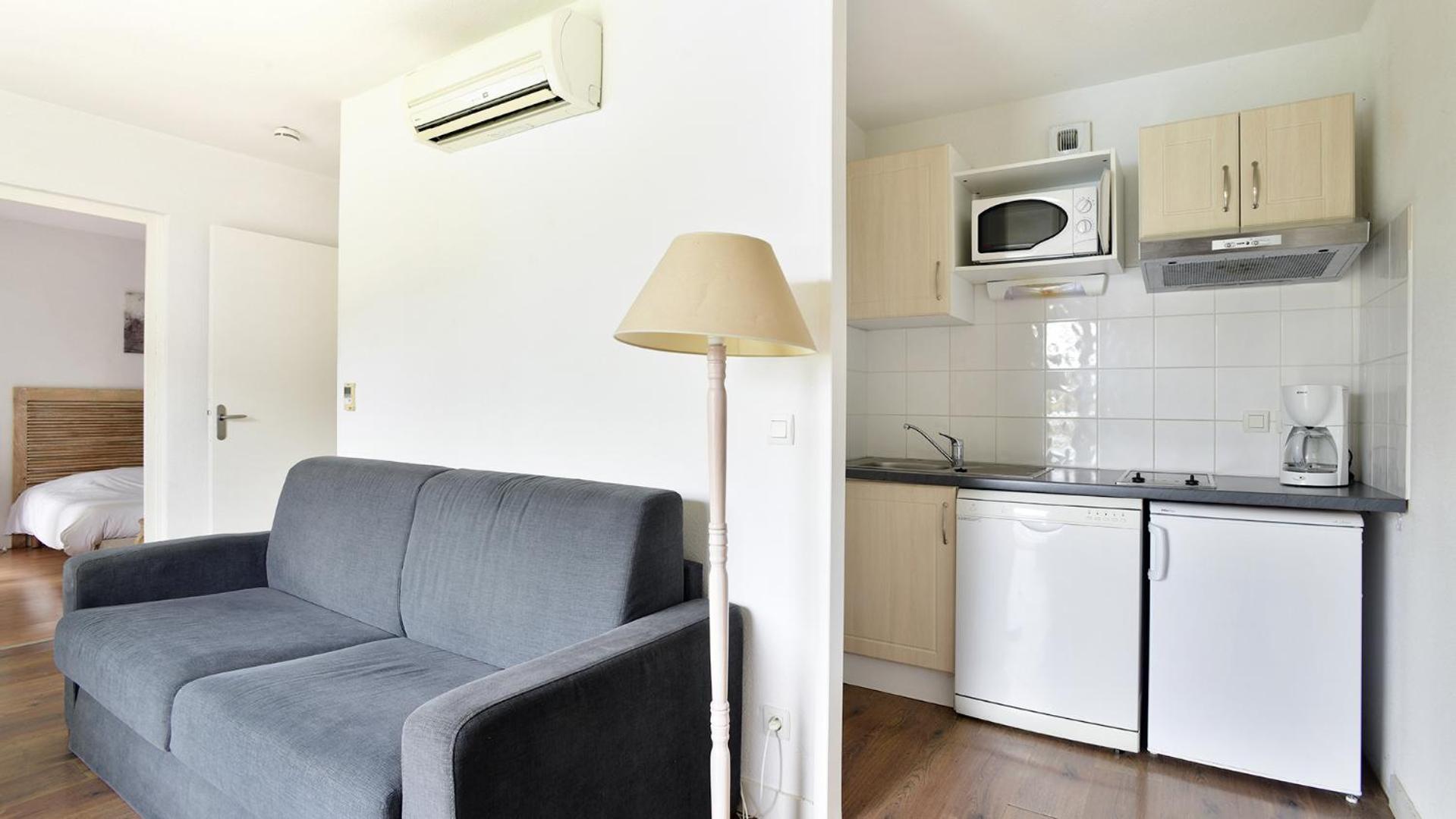 One-Bedroom Apartment (4 Adults)  - Photo 6