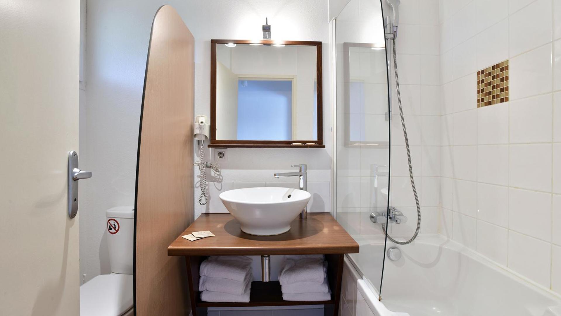 One-Bedroom Apartment (4 Adults)  - Photo 2