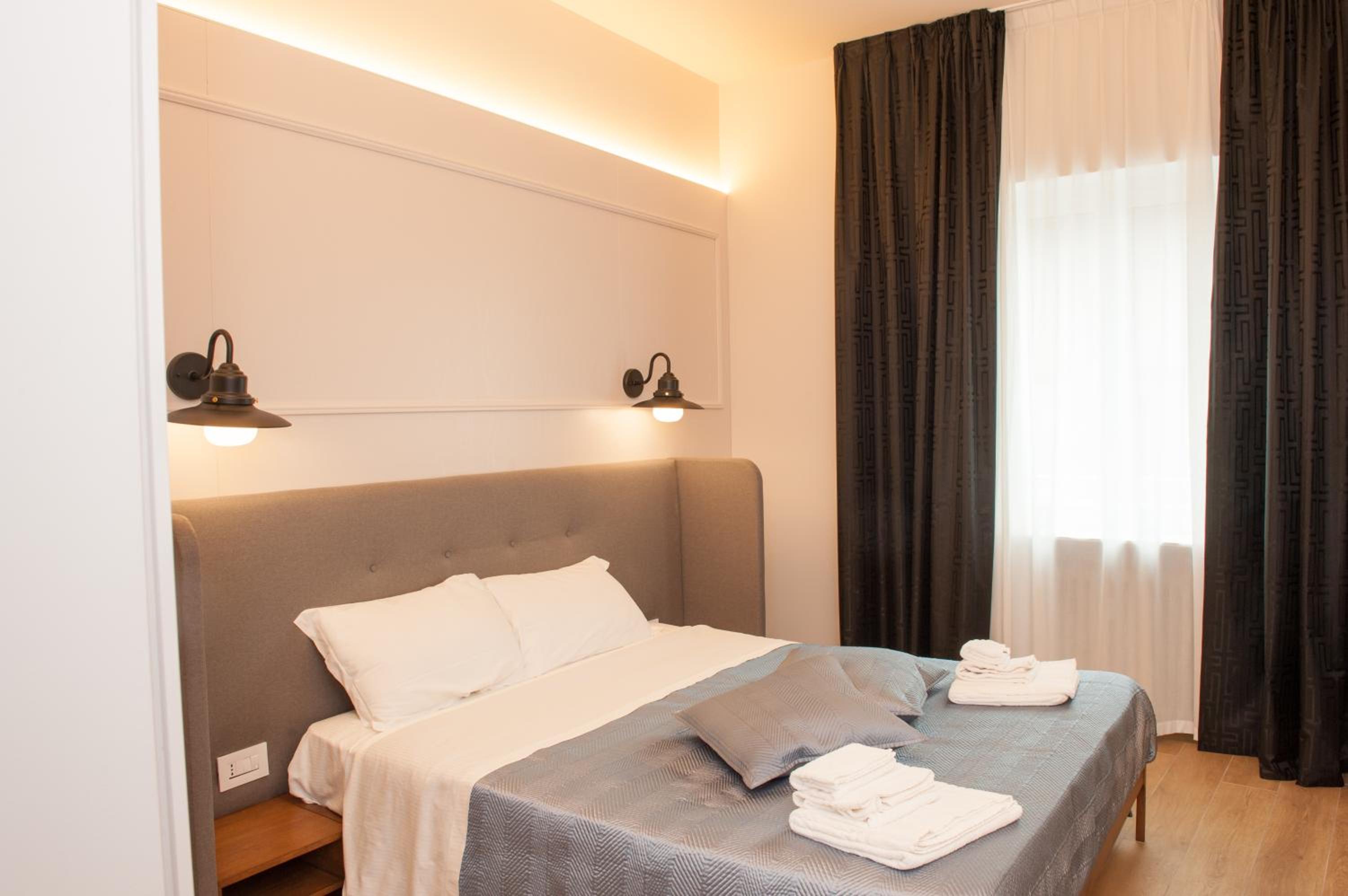 Deluxe Double Room - Photo 23