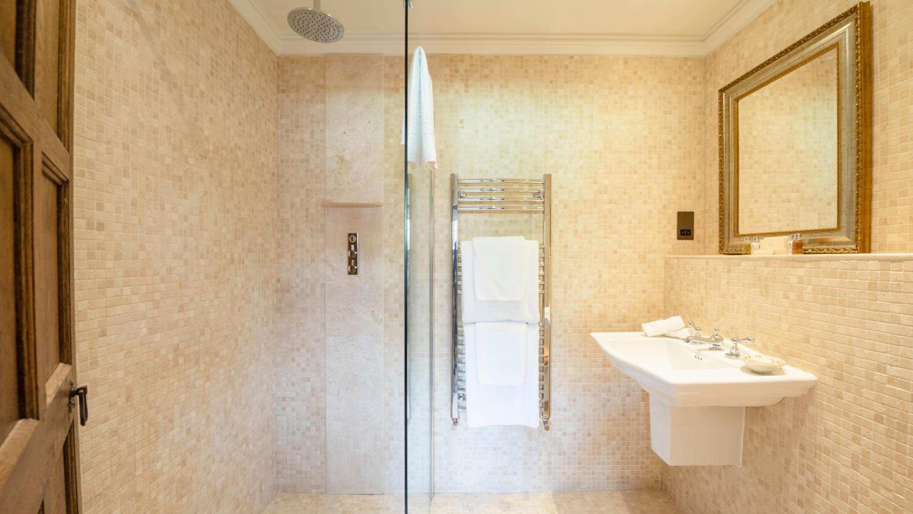 Standard Twin Room - Astor Wing photo 3