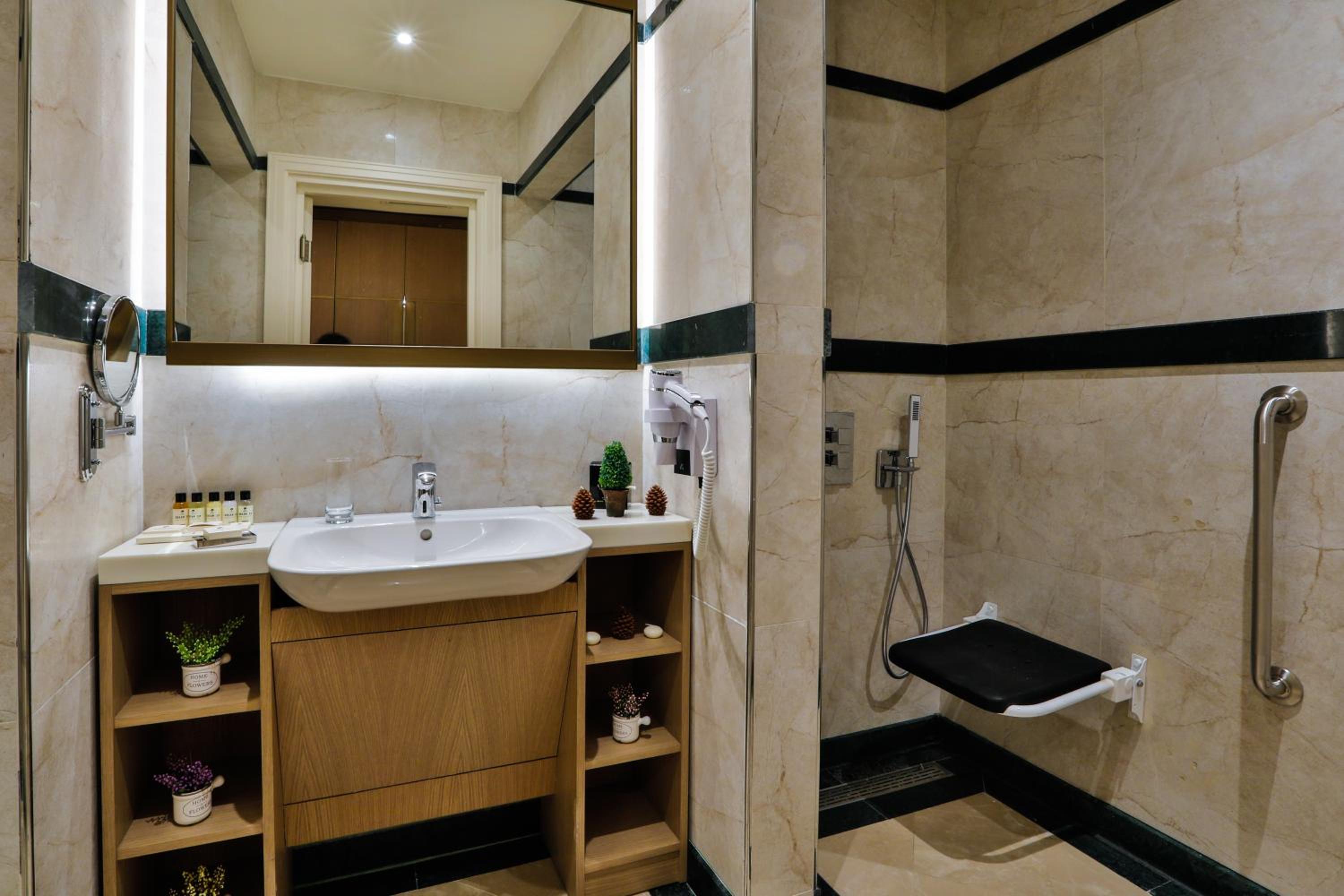 Double Room - Disability Access photo 2