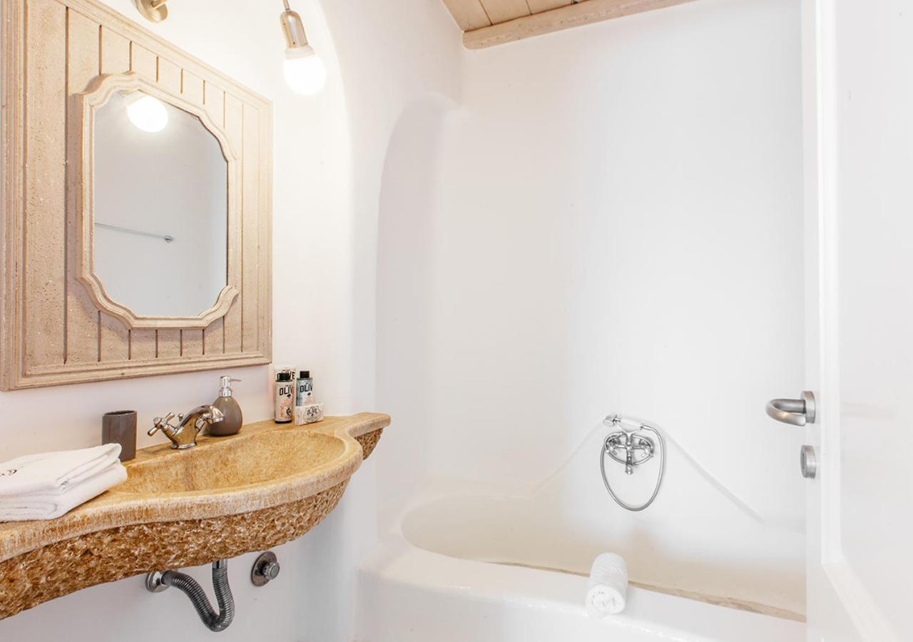Three-Bedroom Villa with Private Pool and Sea View photo 2