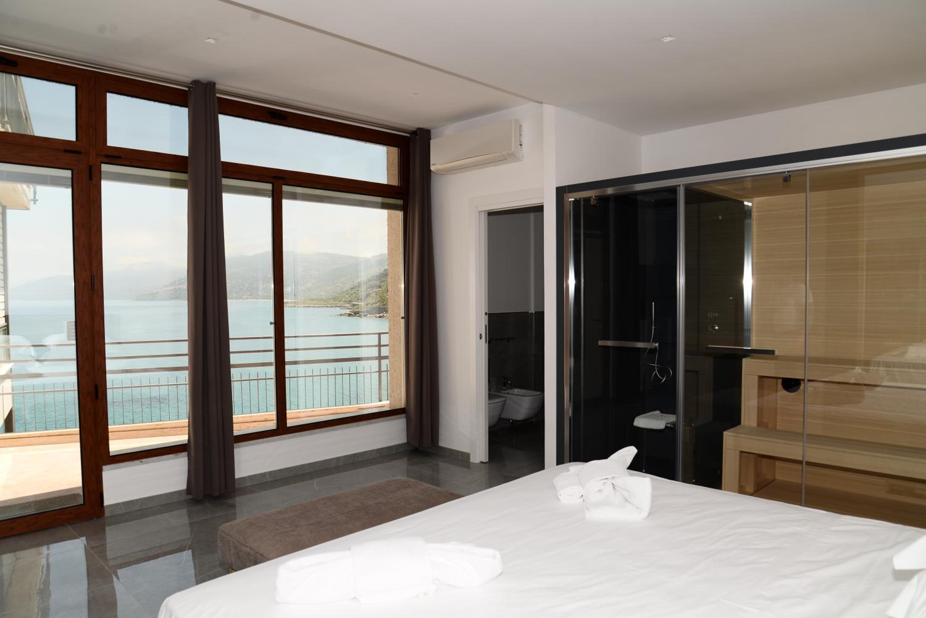 Suite with Sauna and Sea View