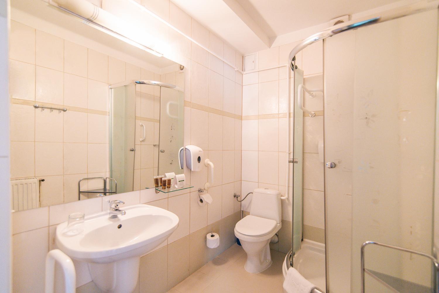 Standard Twin Room - Photo 4