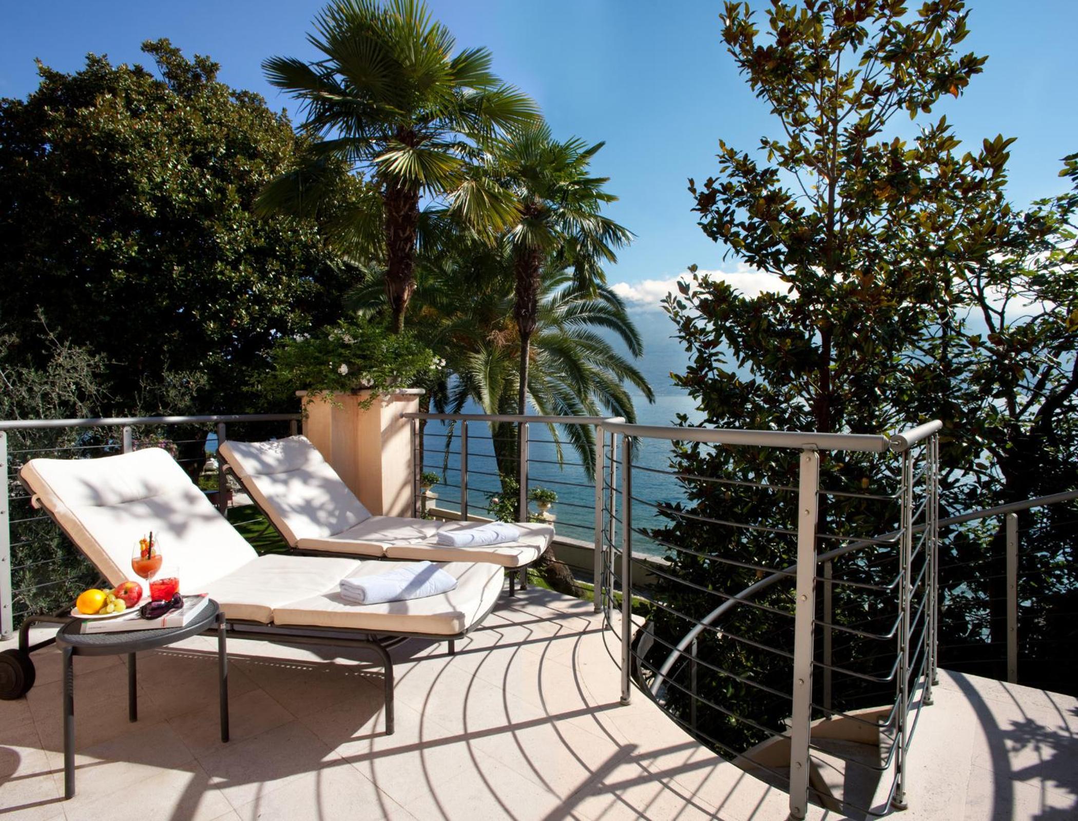 Junior Suite with Balcony and Lake View photo 3