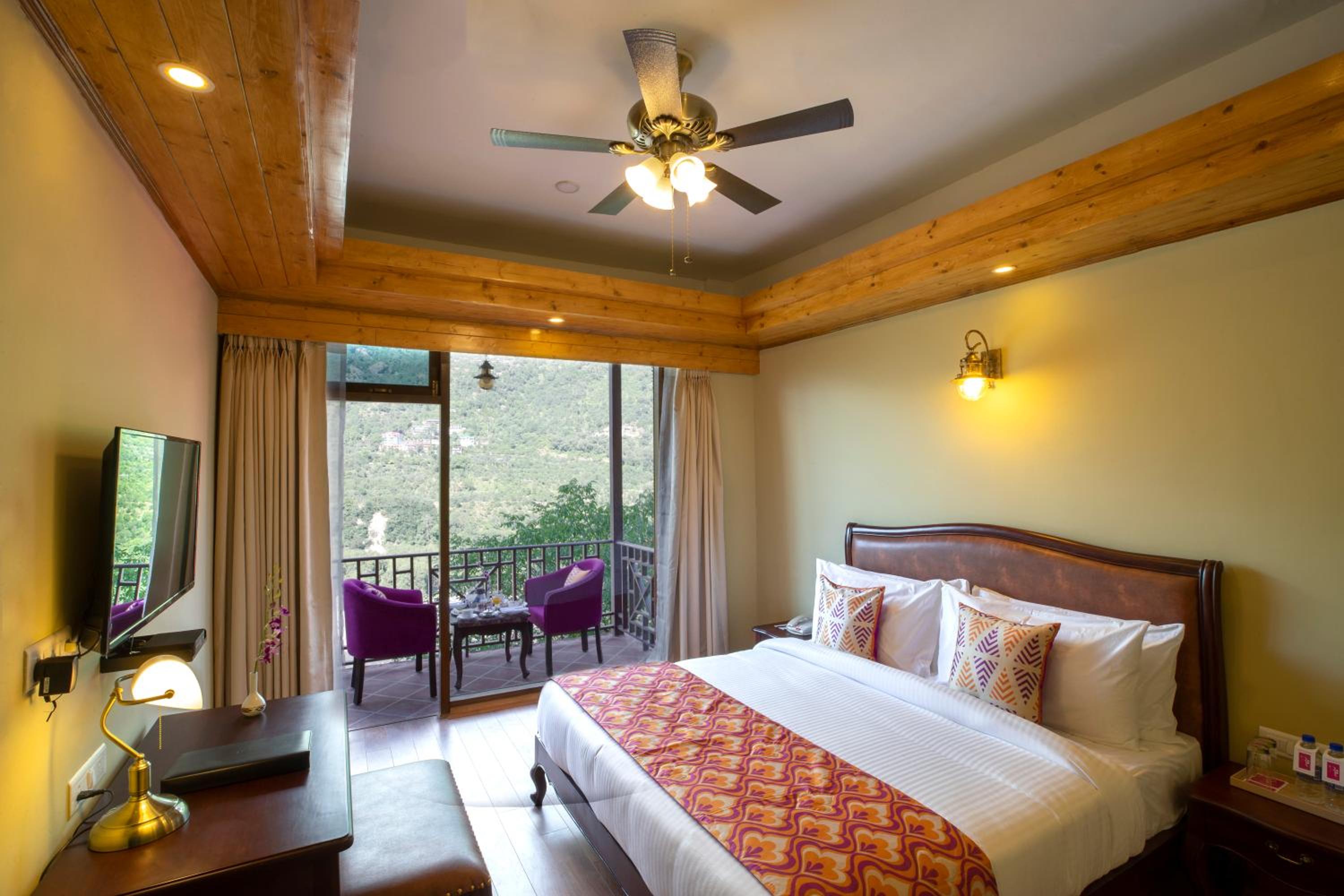  Deluxe King River View with Balcony - 10% Discount on Food & Beverages photo 1