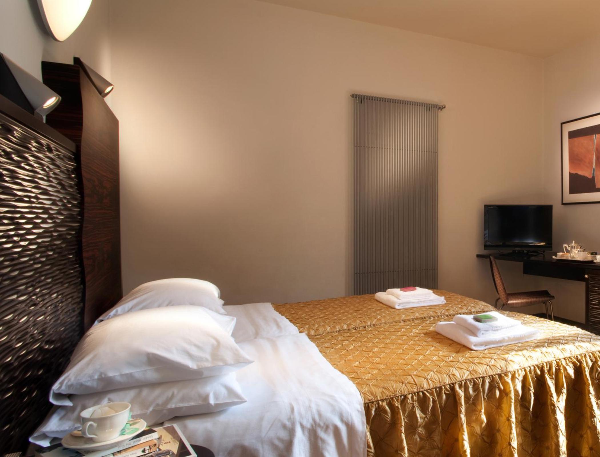 Deluxe Double or Twin Room with Lake View photo 3
