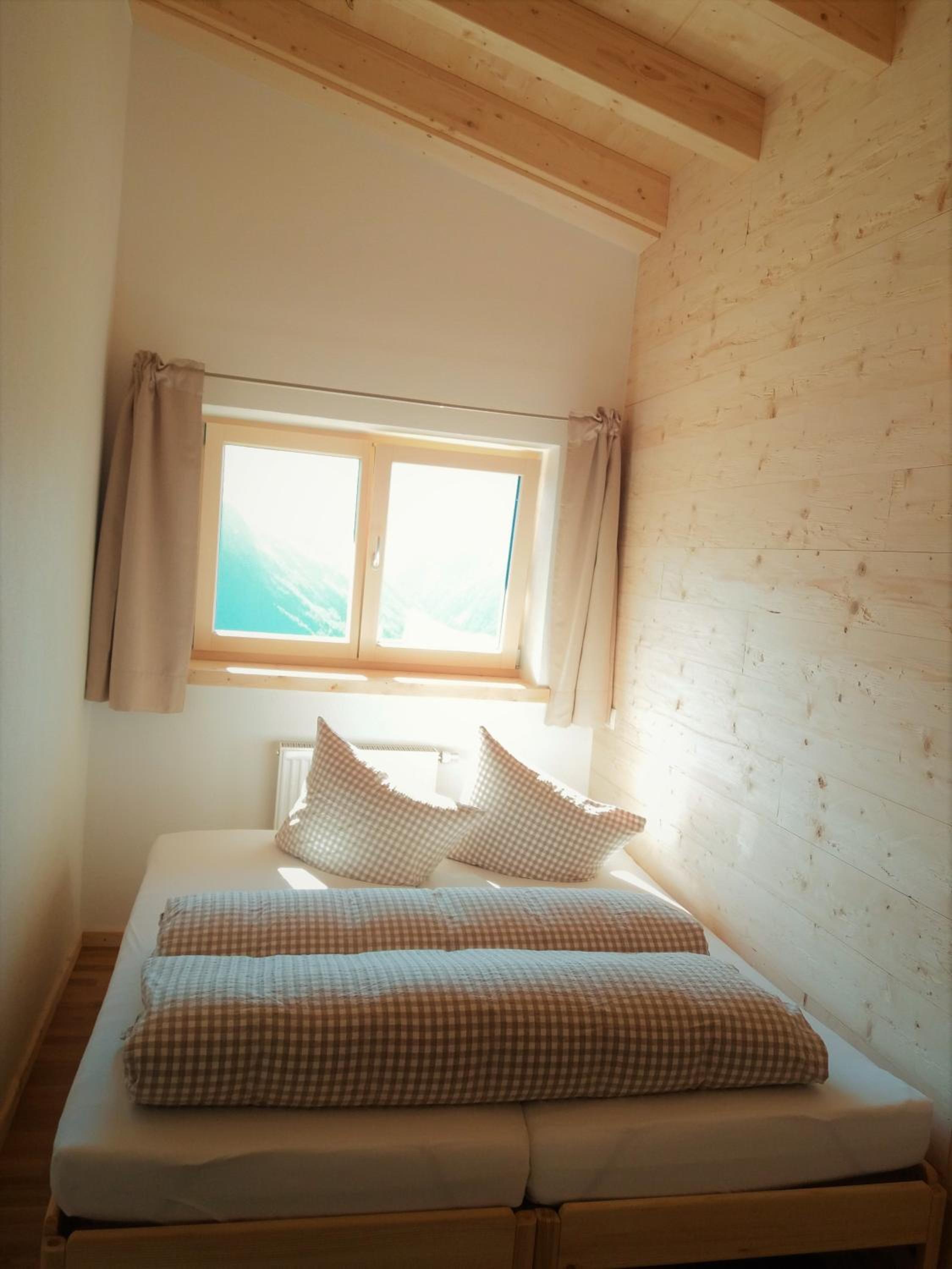 Two-Bedroom Apartment with Mountain View photo 3