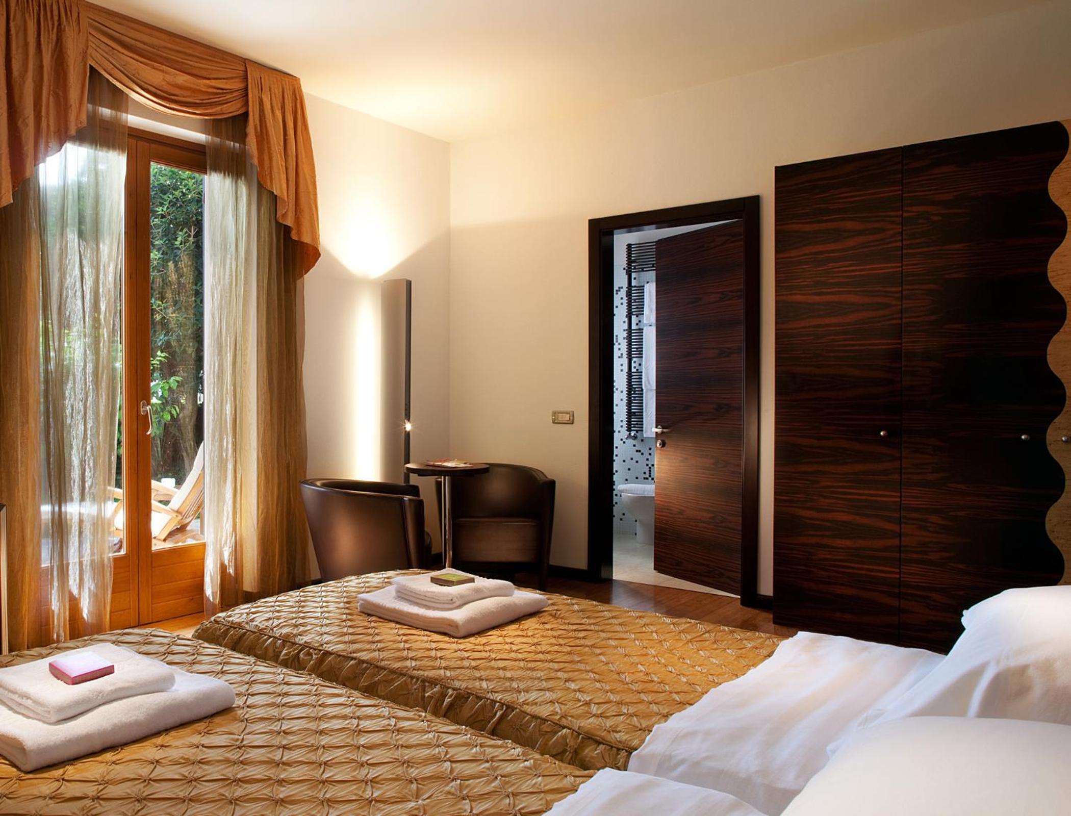 Deluxe Double or Twin Room with Pool Access - Dependence photo 3