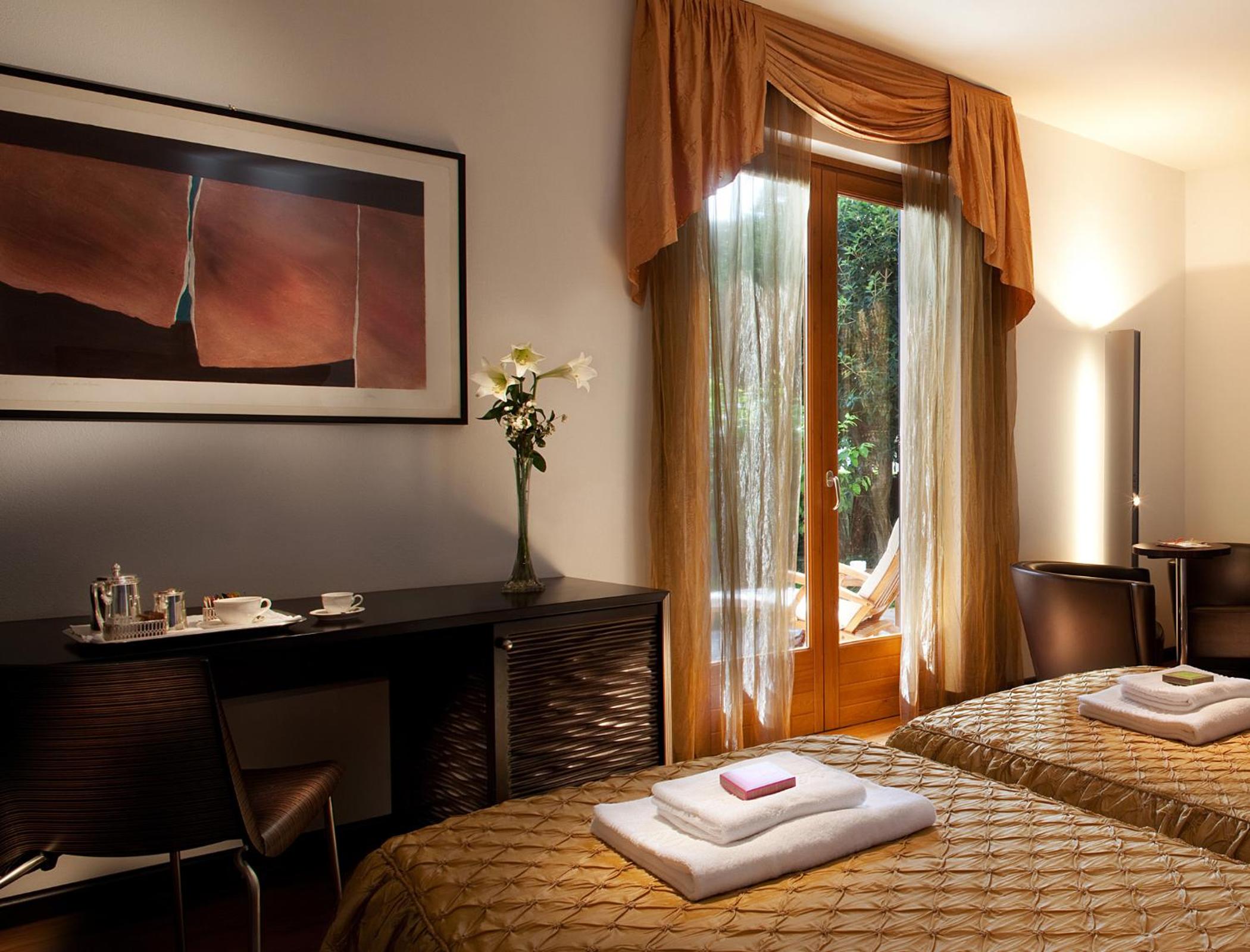Deluxe Double or Twin Room with Pool Access - Dependence photo 2