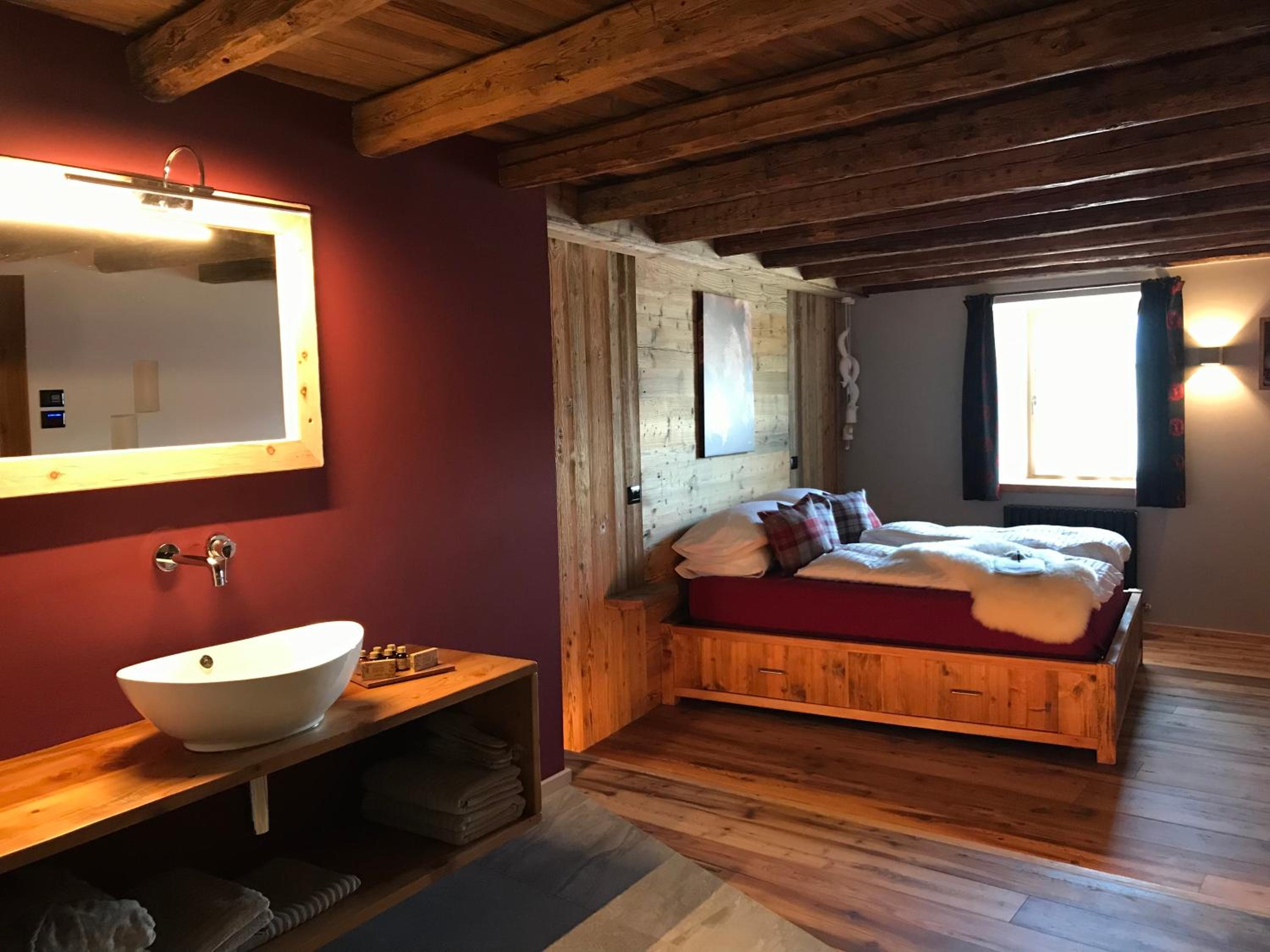 Deluxe Suite photo 2