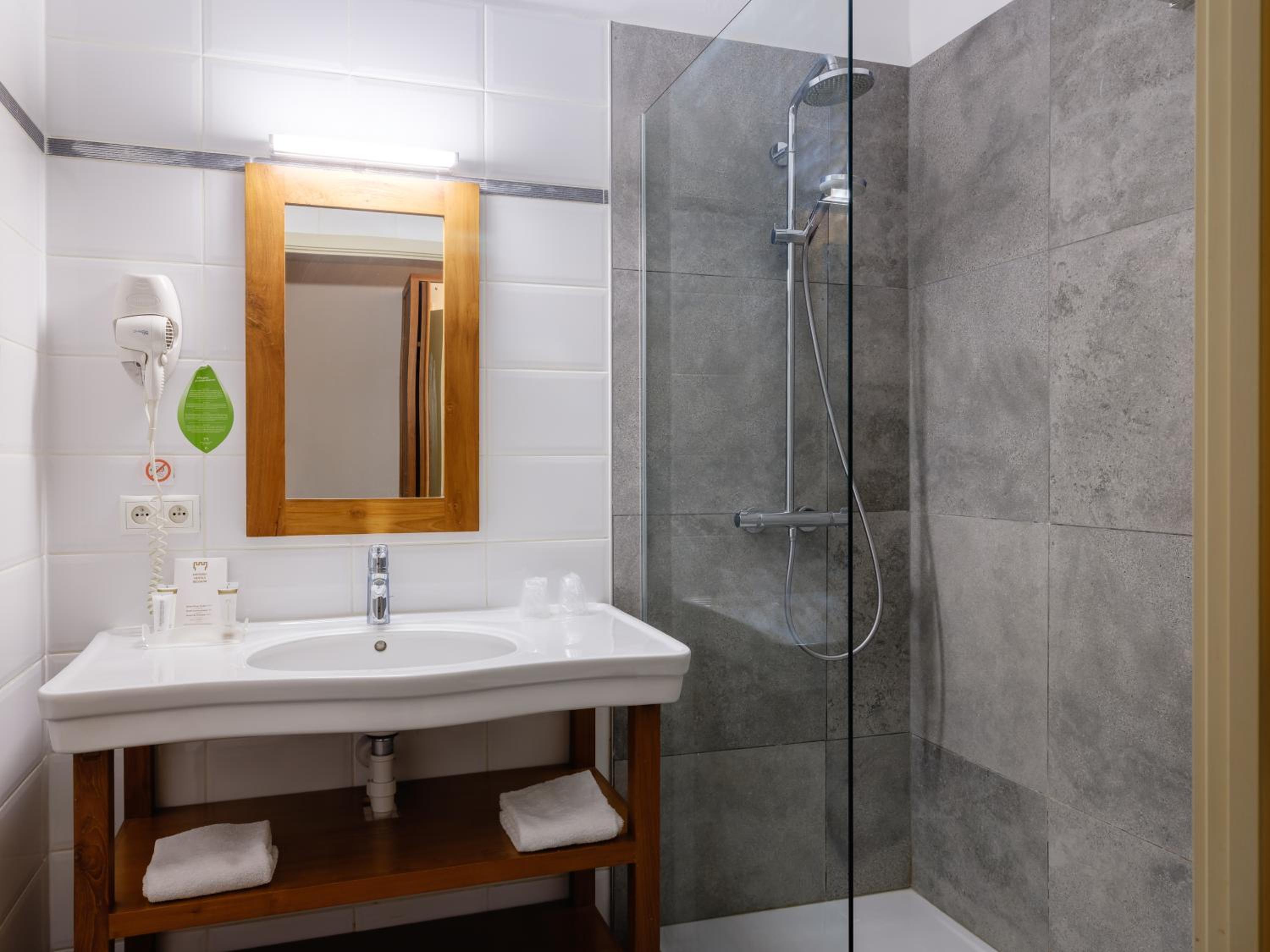 Standard Double or Twin Room - Photo 3