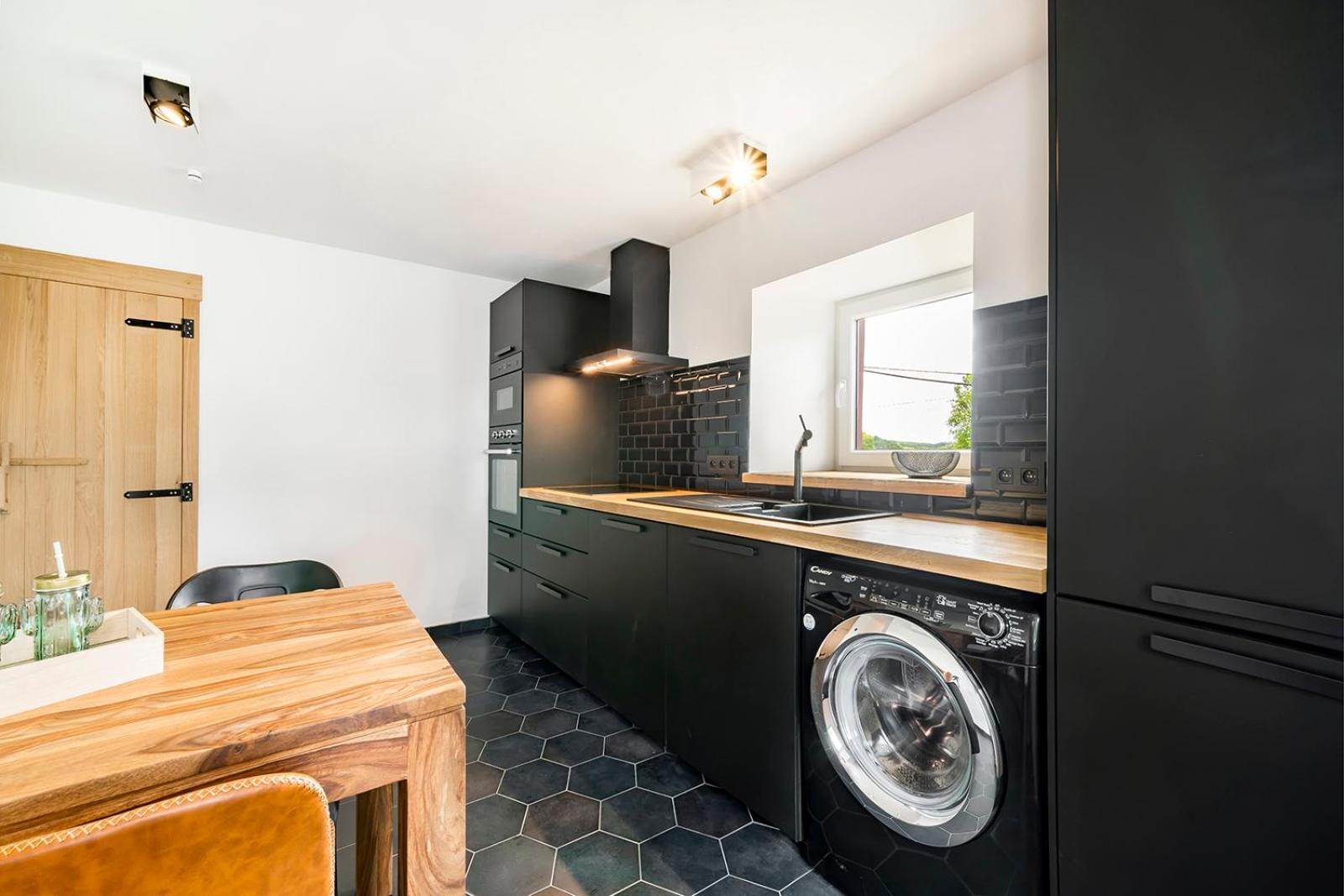 One-Bedroom Apartment - Photo 8