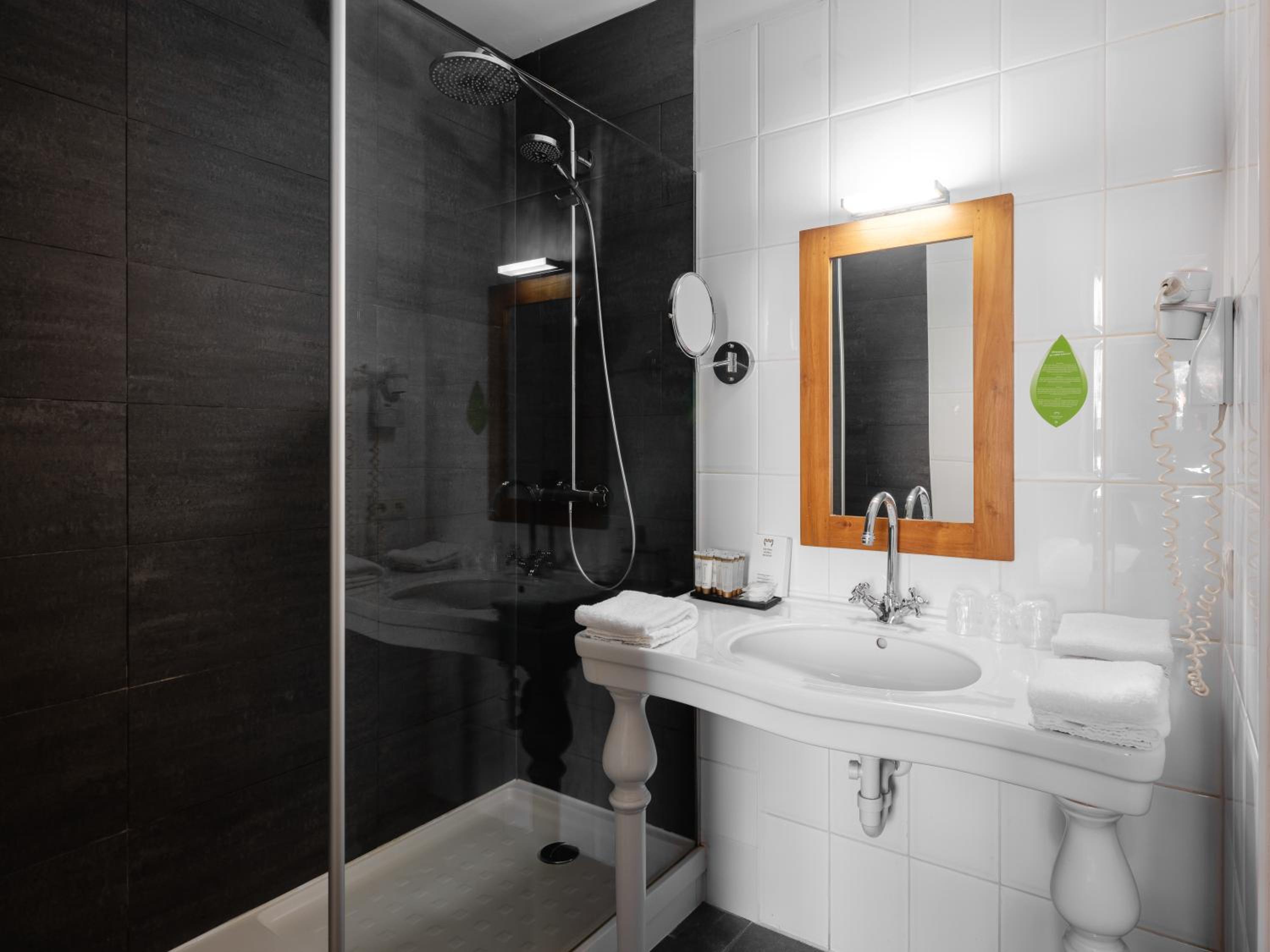 Standard Double or Twin Room - Photo 7