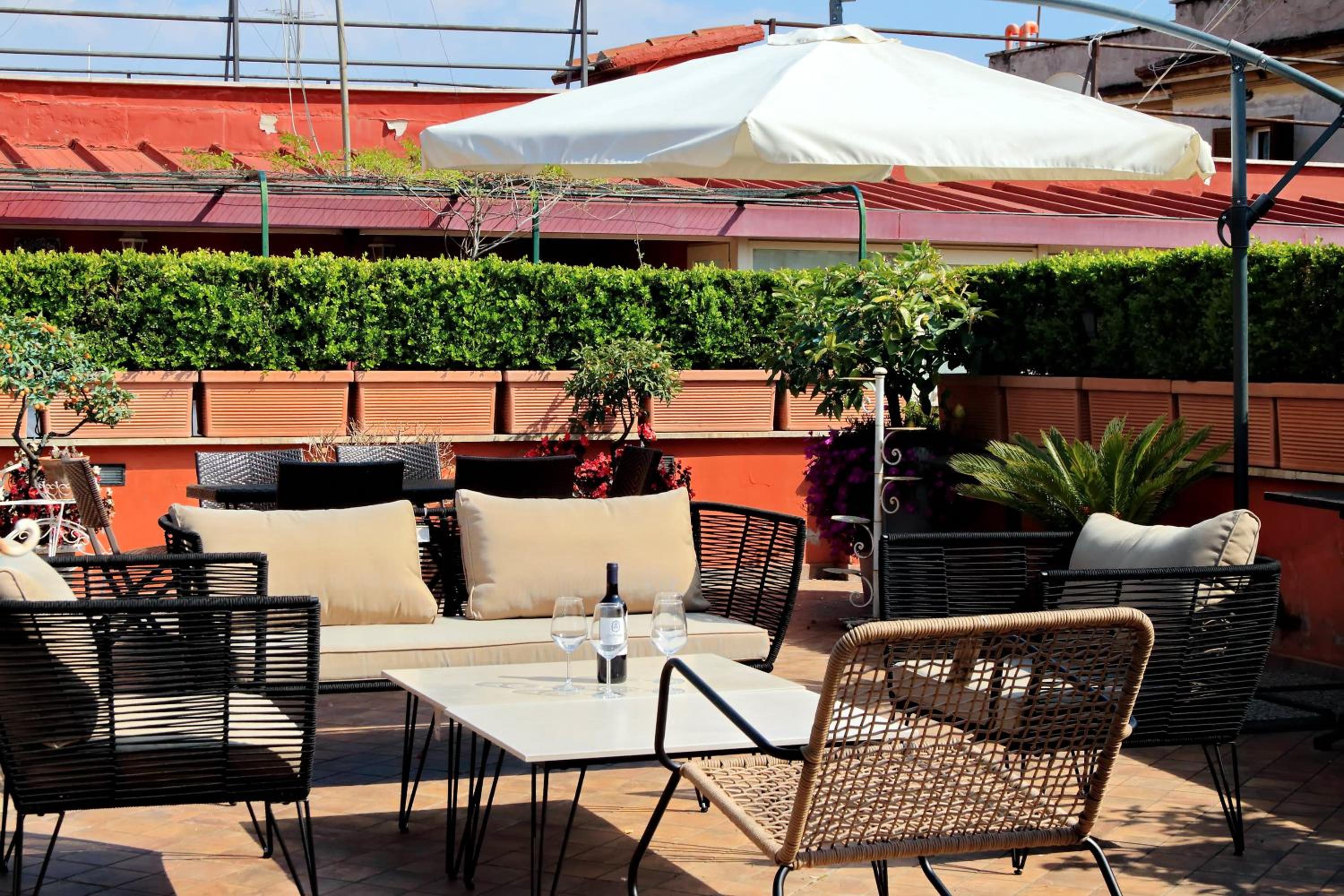 Colosseo Two-Bedroom Apartment with Terrace - Via di San Giovanni in Laterano 60 photo 2