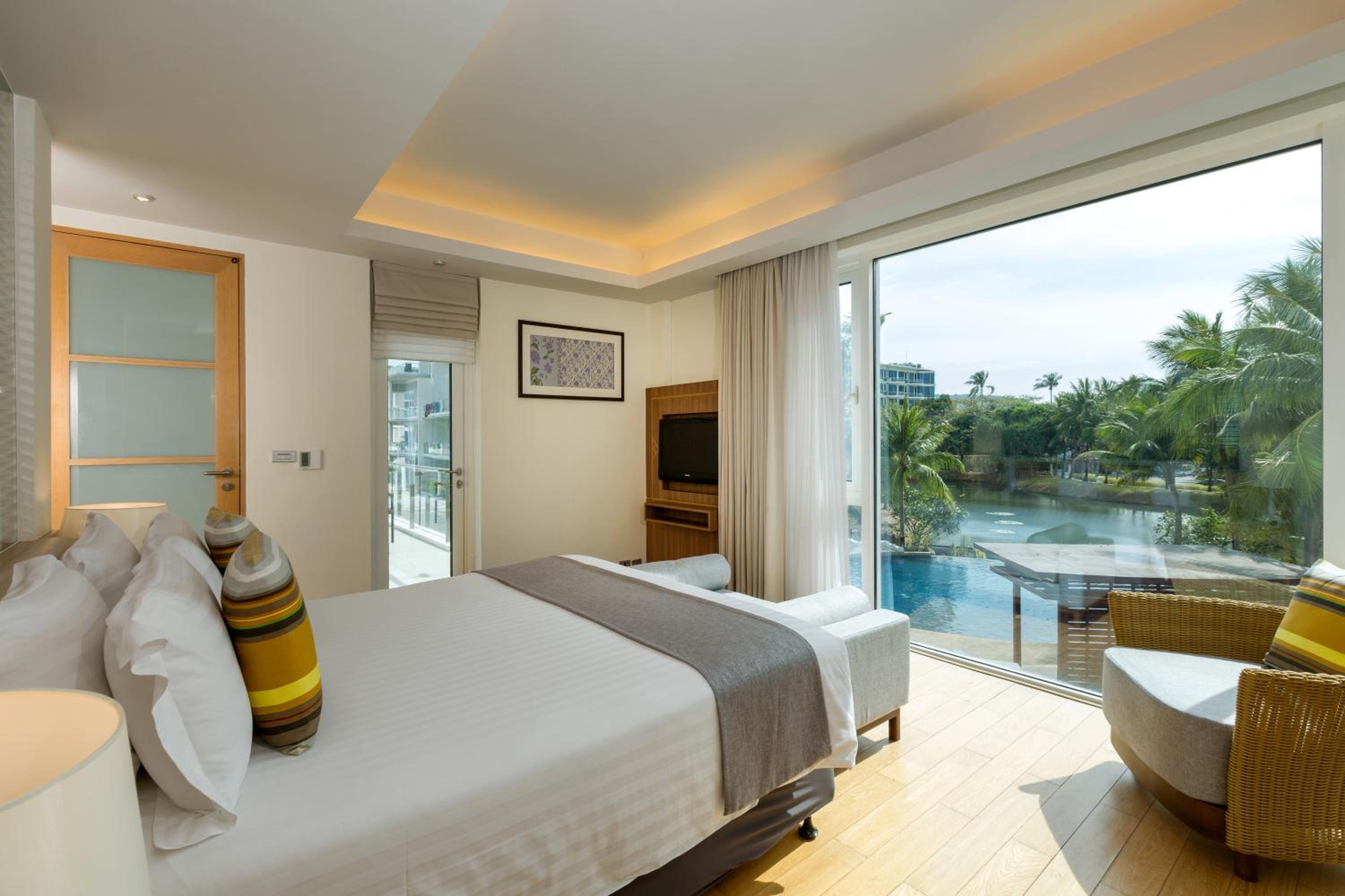 1 Bedroom Residence with kitchen and balcony