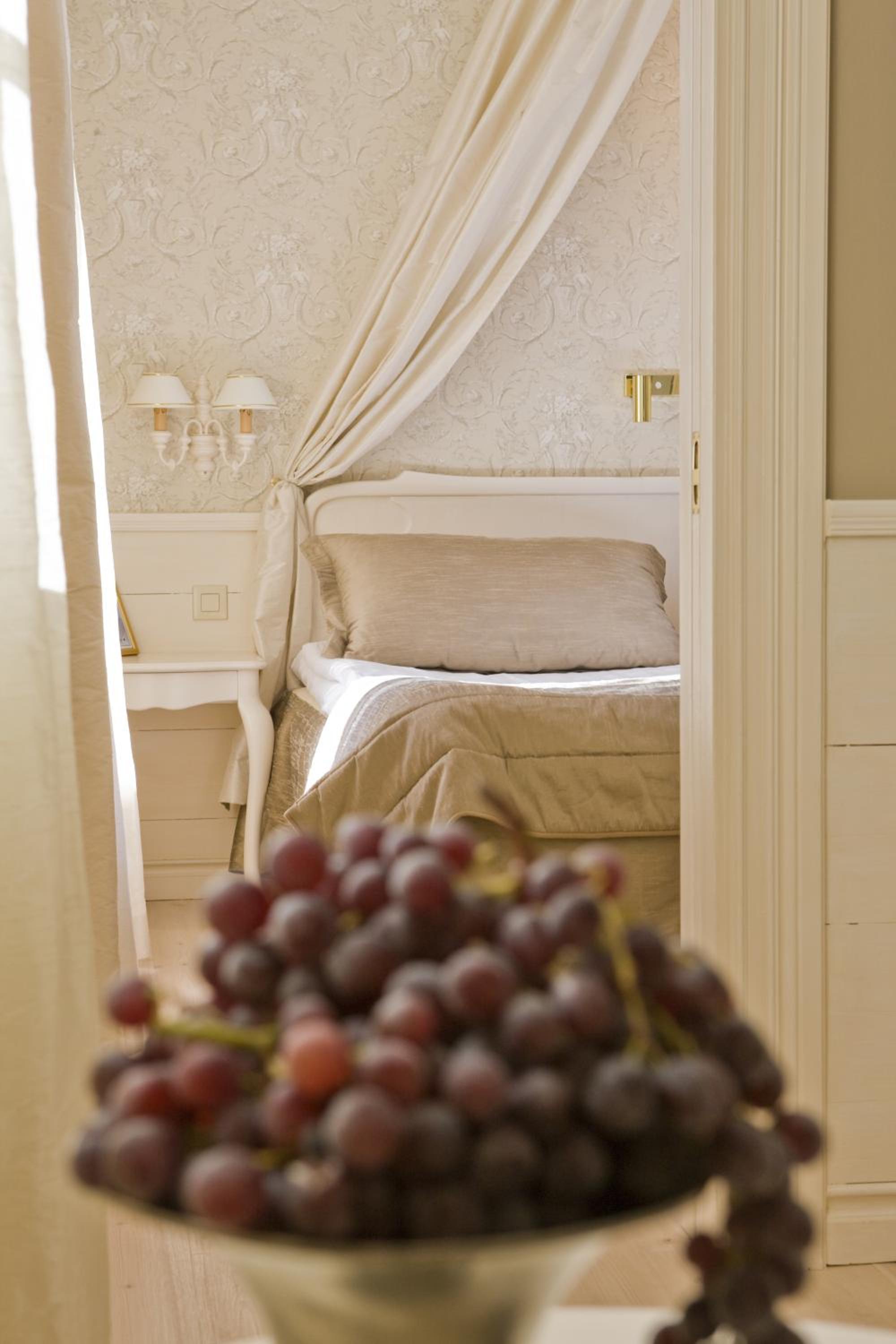 Junior Suite with Spa Bath - Main Building photo 2