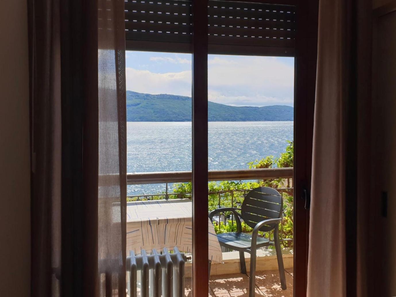 Superior Double Room with Balcony and Lake View - Photo 2