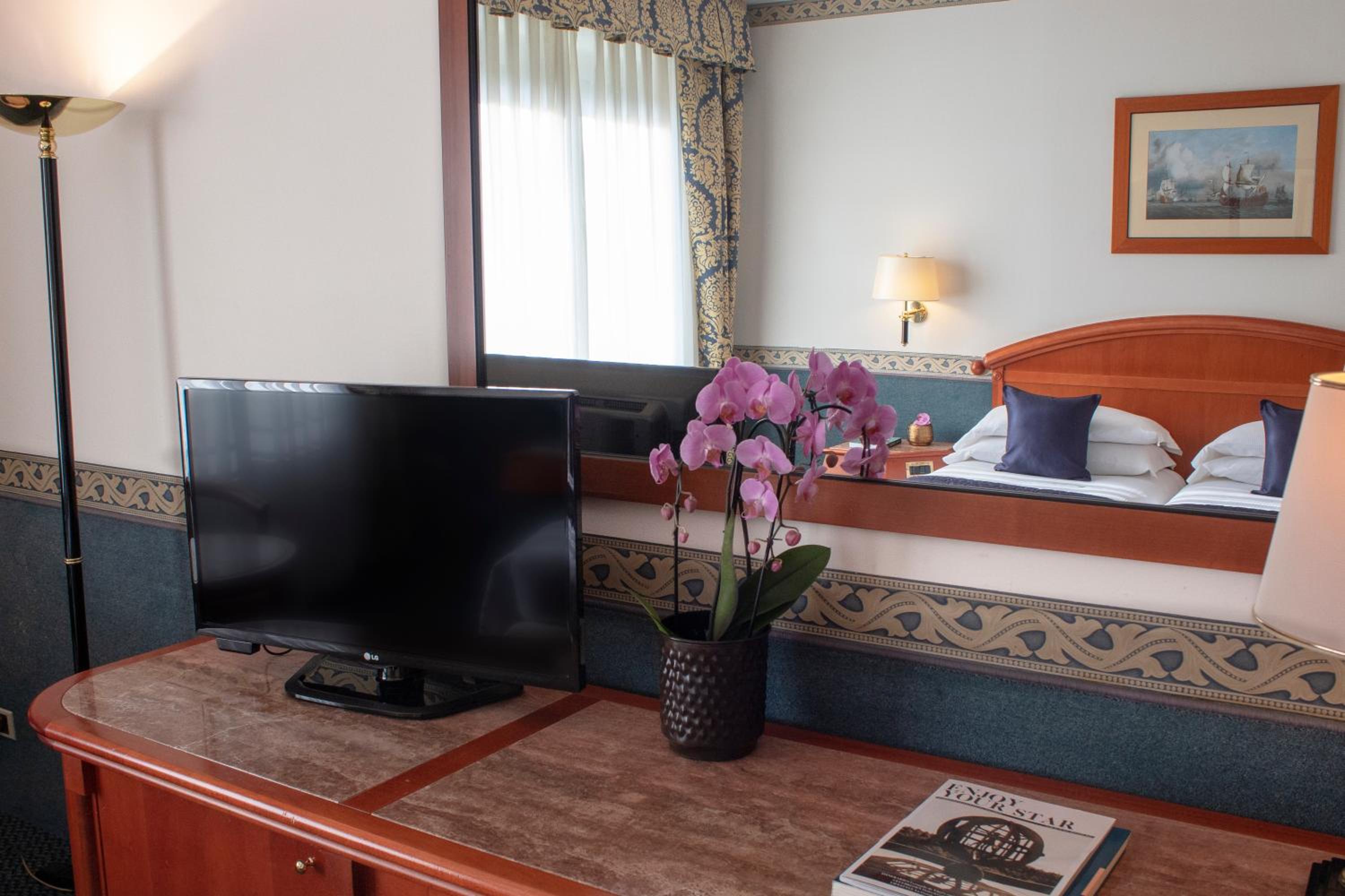 Double or Twin Room photo 3