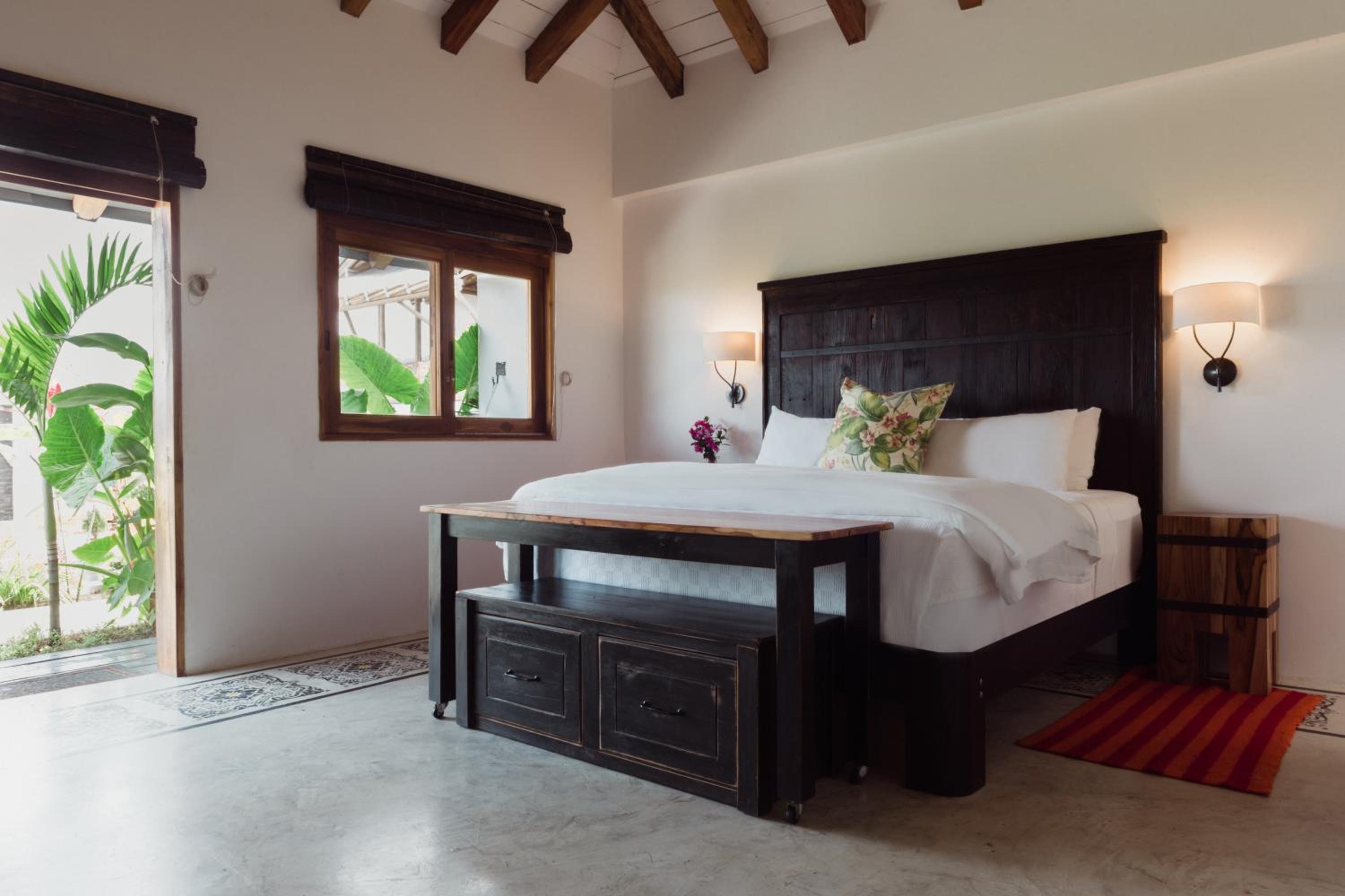 Deluxe King Suite