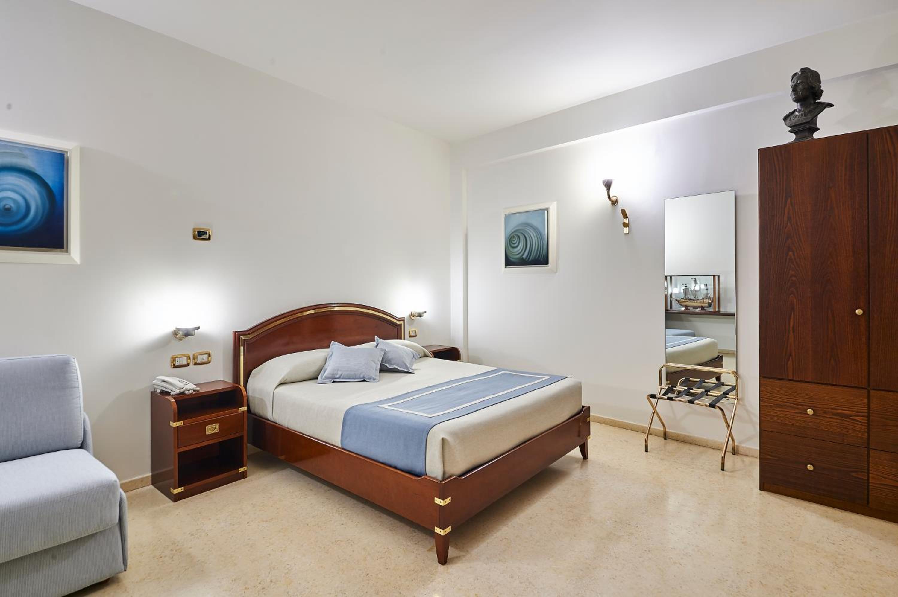 Classic Triple Room - Photo 2