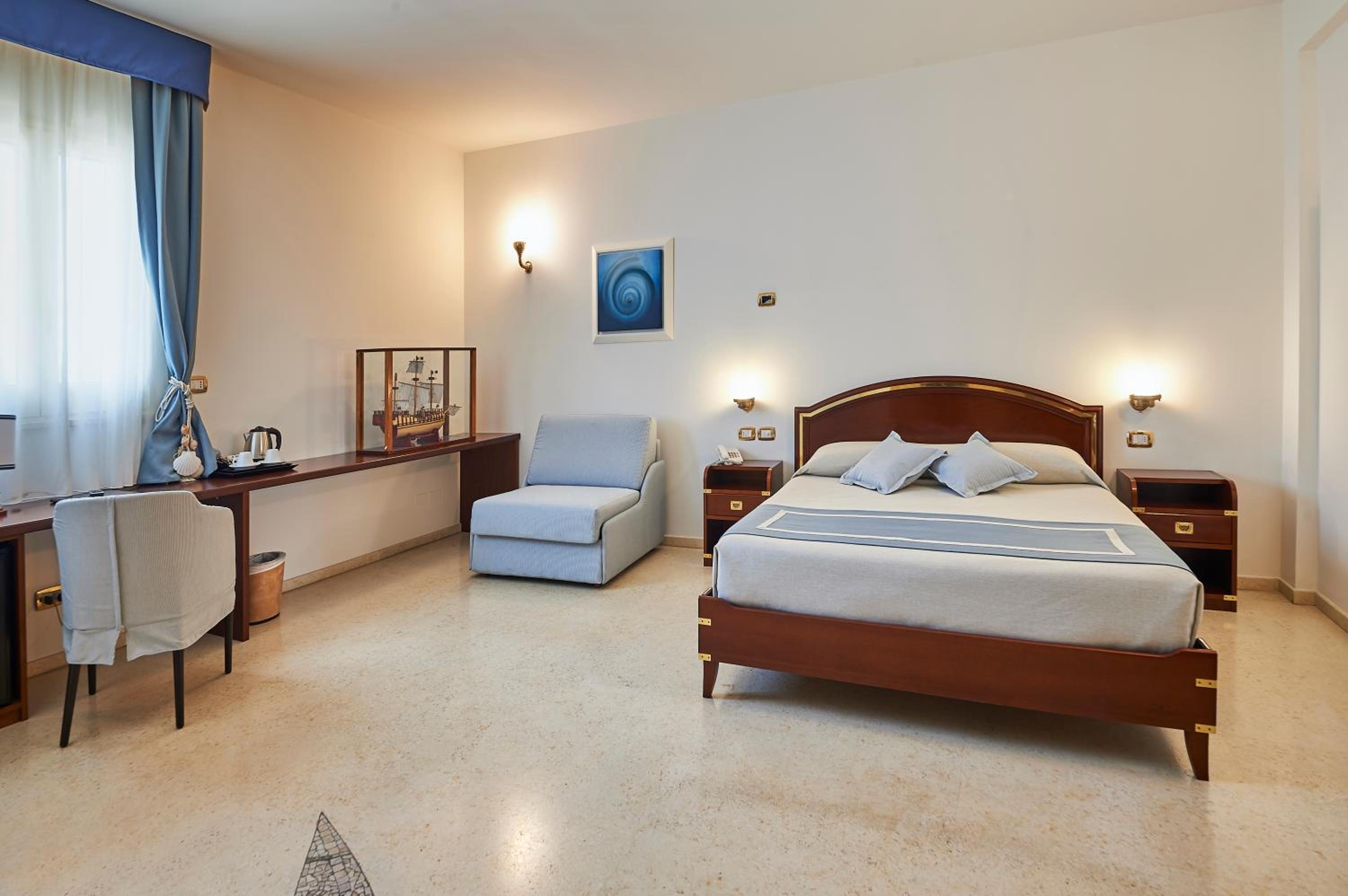 Classic Triple Room - Photo 5