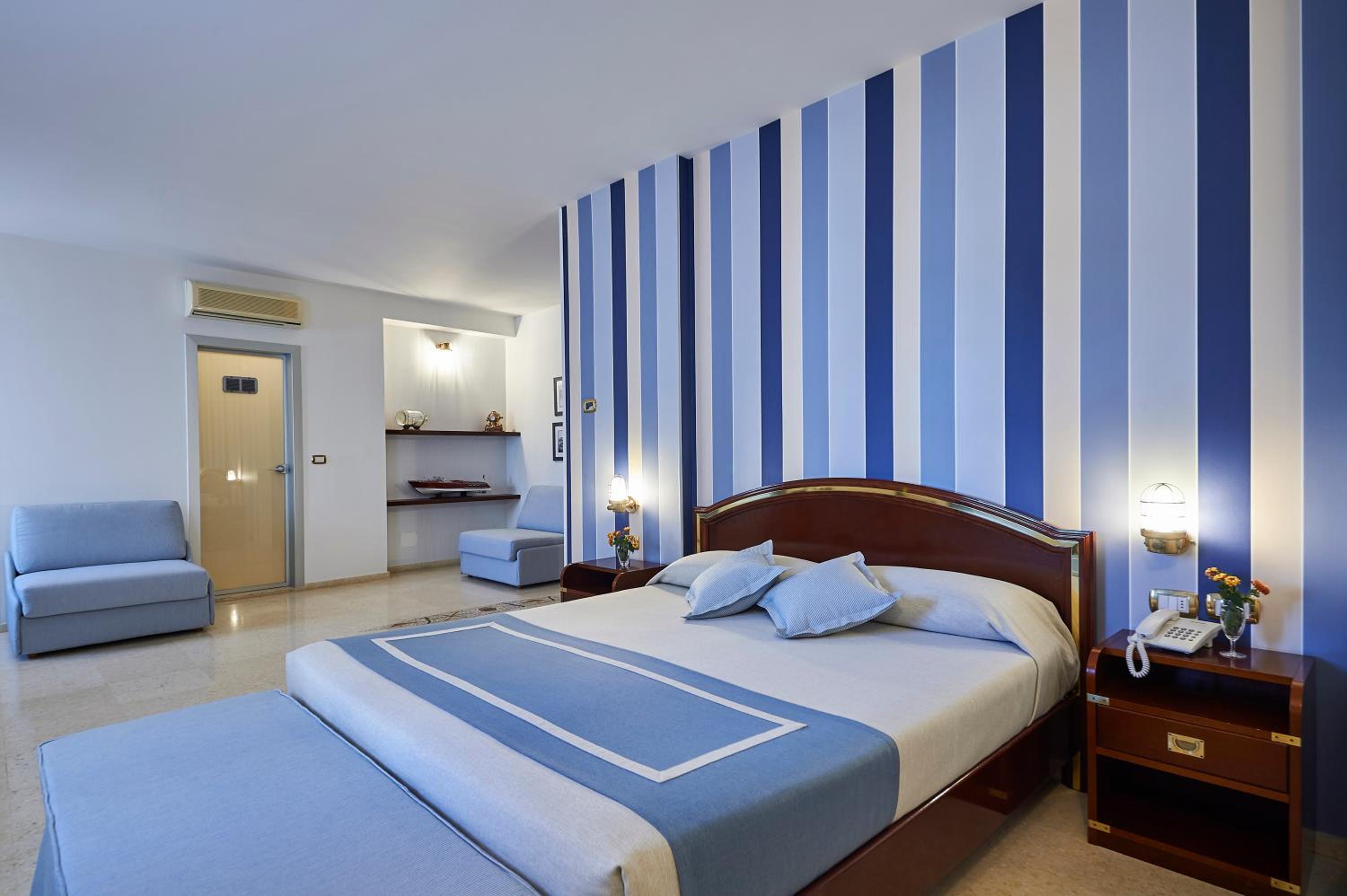 Classic Quadruple Room - Photo 2