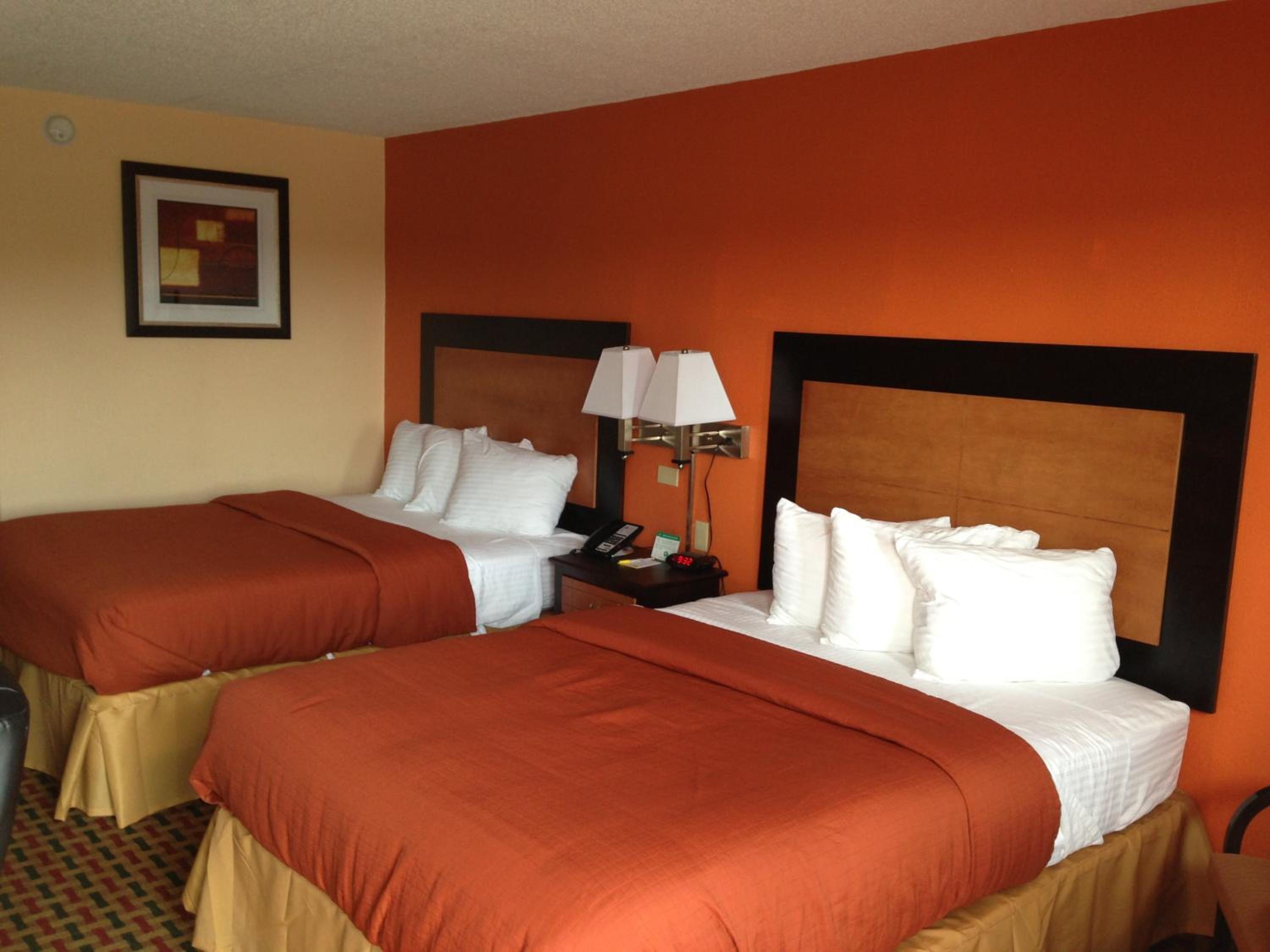 Queen Room with Two Queen Beds - Non-Smoking - Photo 1