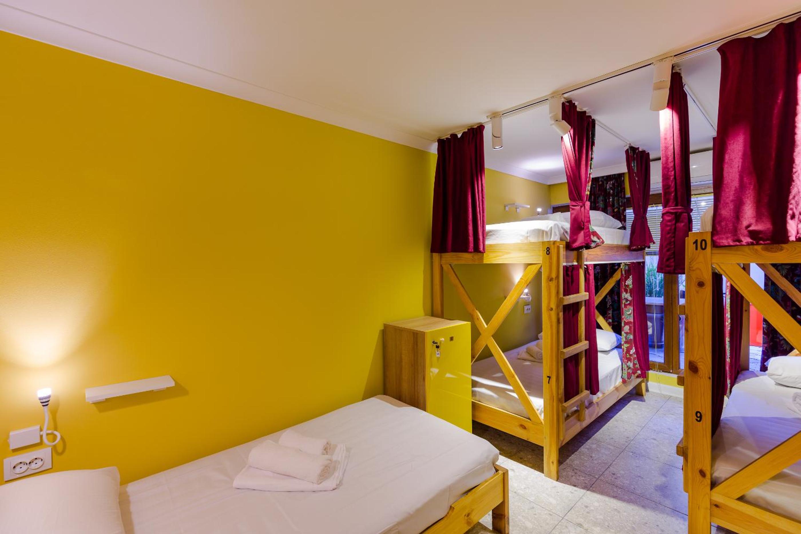 Single Bed in Mixed Dormitory Room photo 2