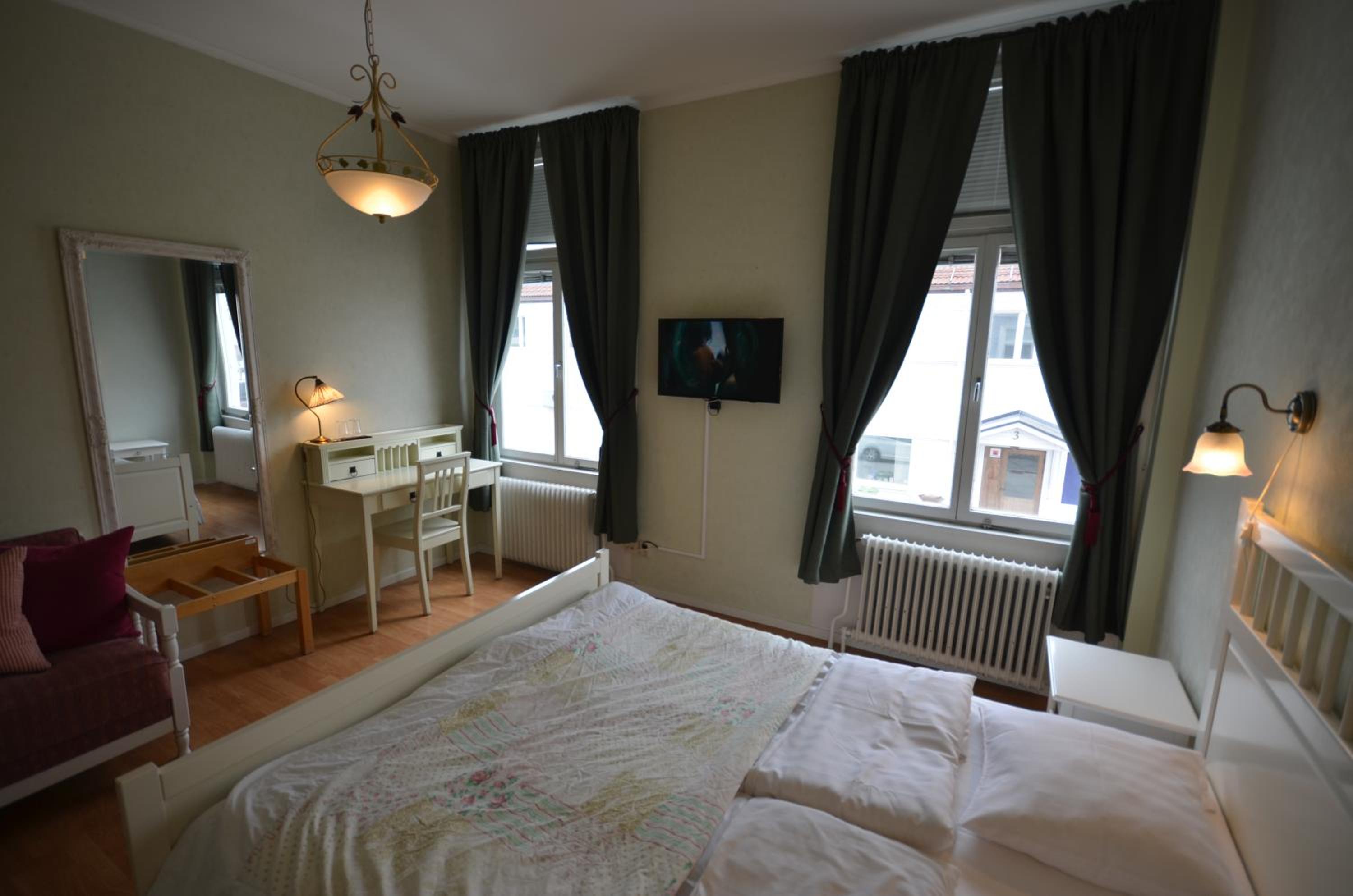 Standard Double Room - Photo 2