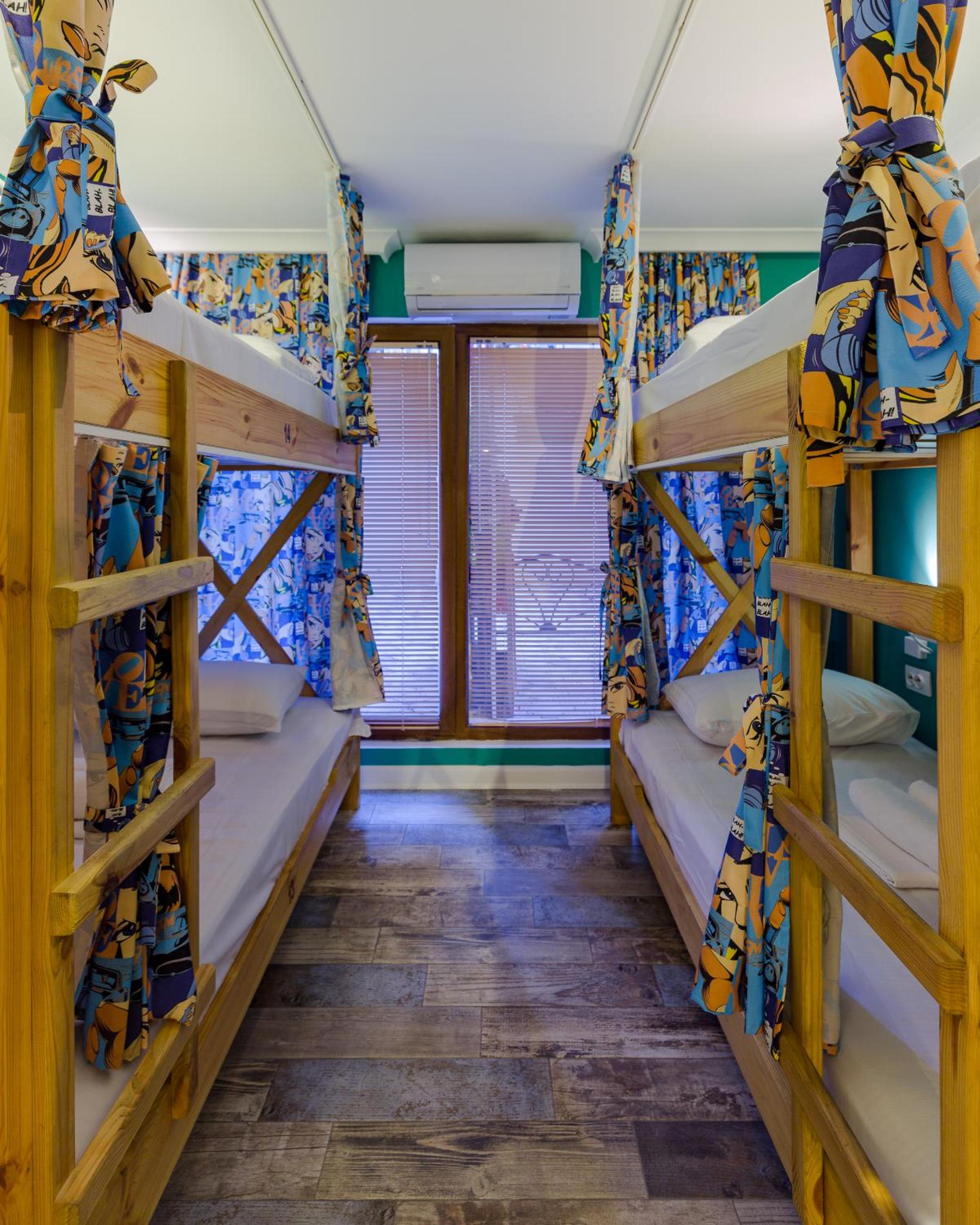 Bed in 6-Bed Female Dormitory Room photo 1