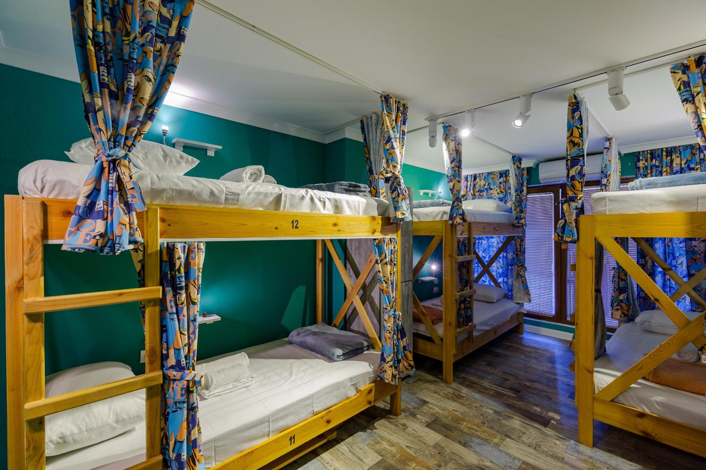 Bed in 6-Bed Female Dormitory Room photo 3