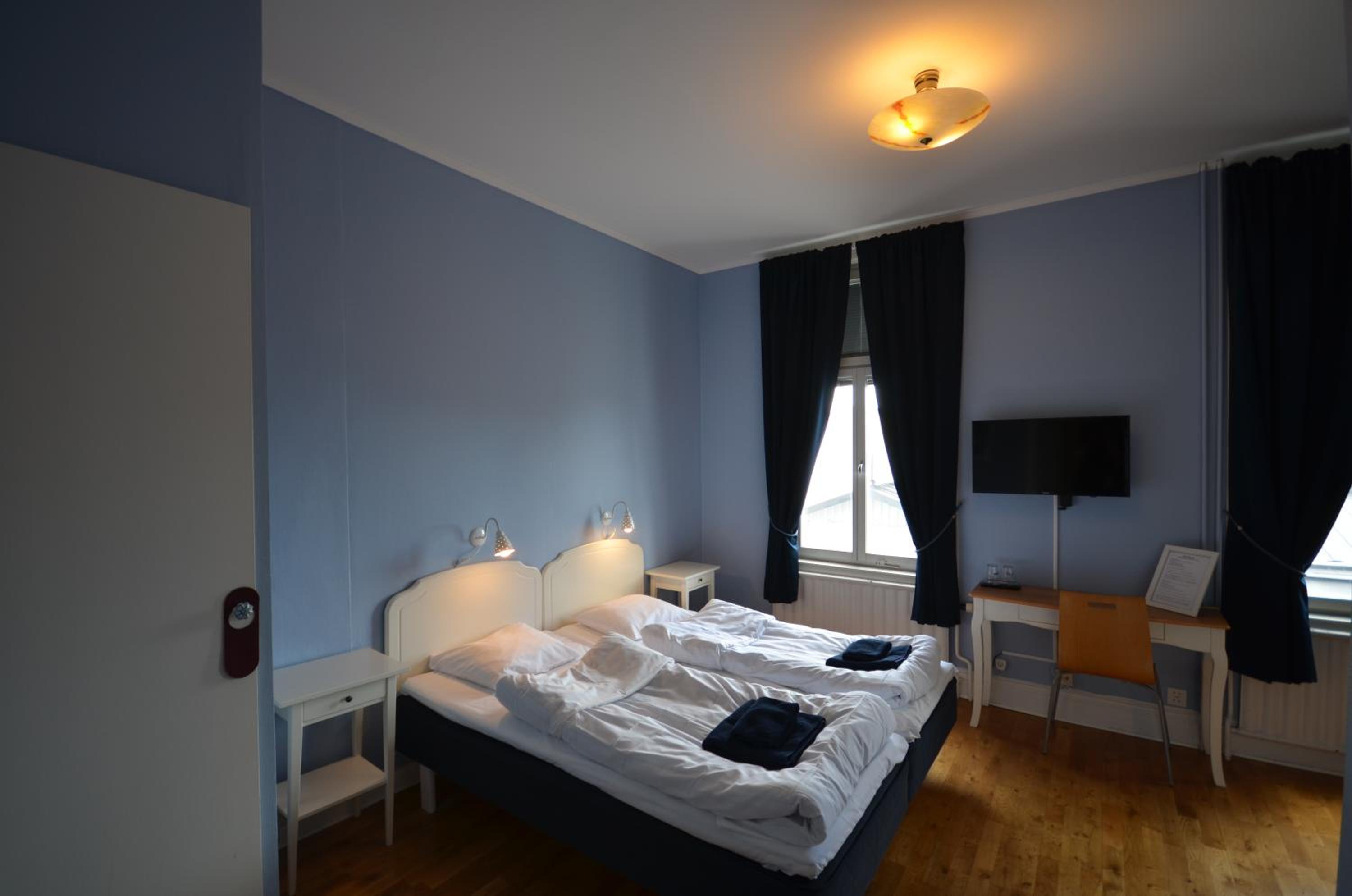 Twin Room - Photo 8